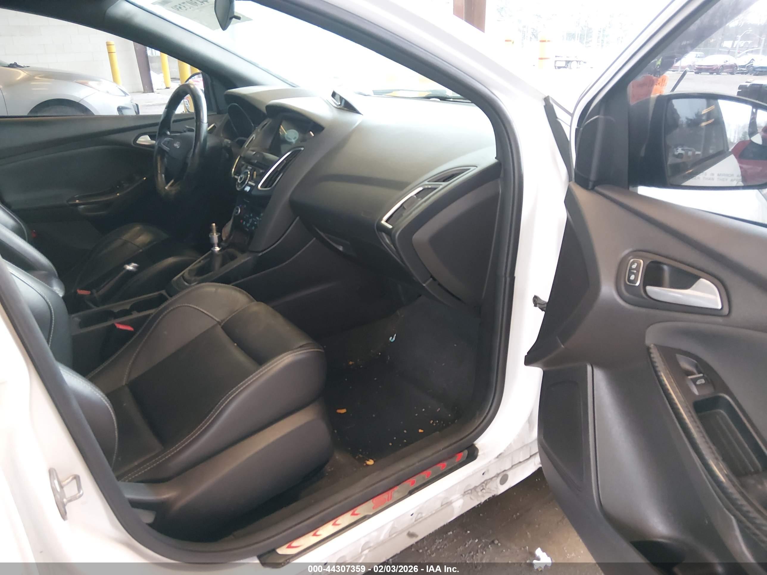 FORD FOCUS image 5