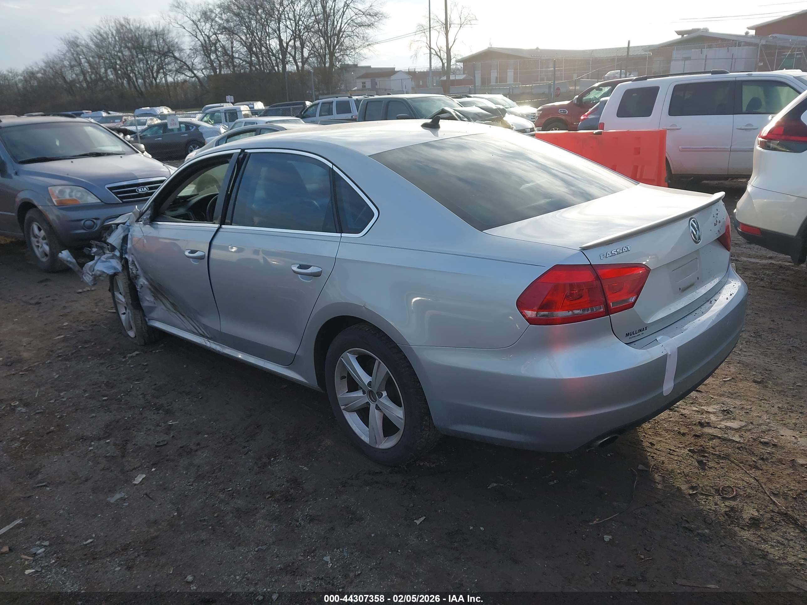 VOLKSWAGEN PASSAT image 3