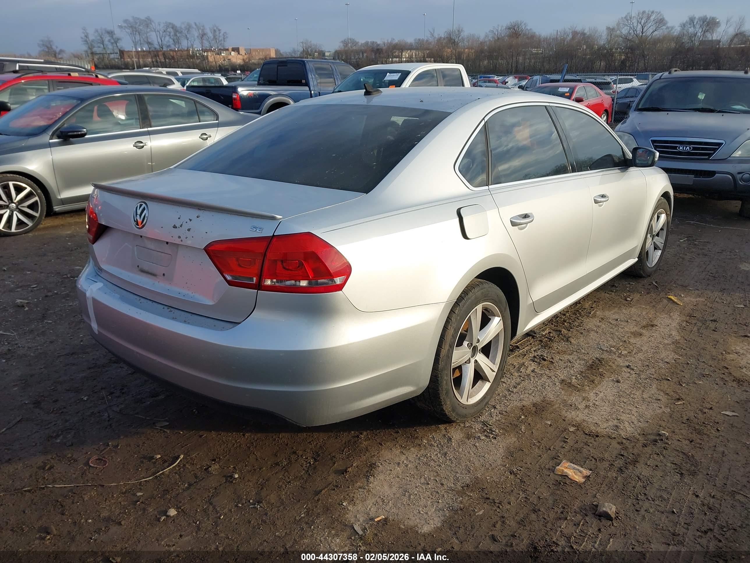 VOLKSWAGEN PASSAT image 4