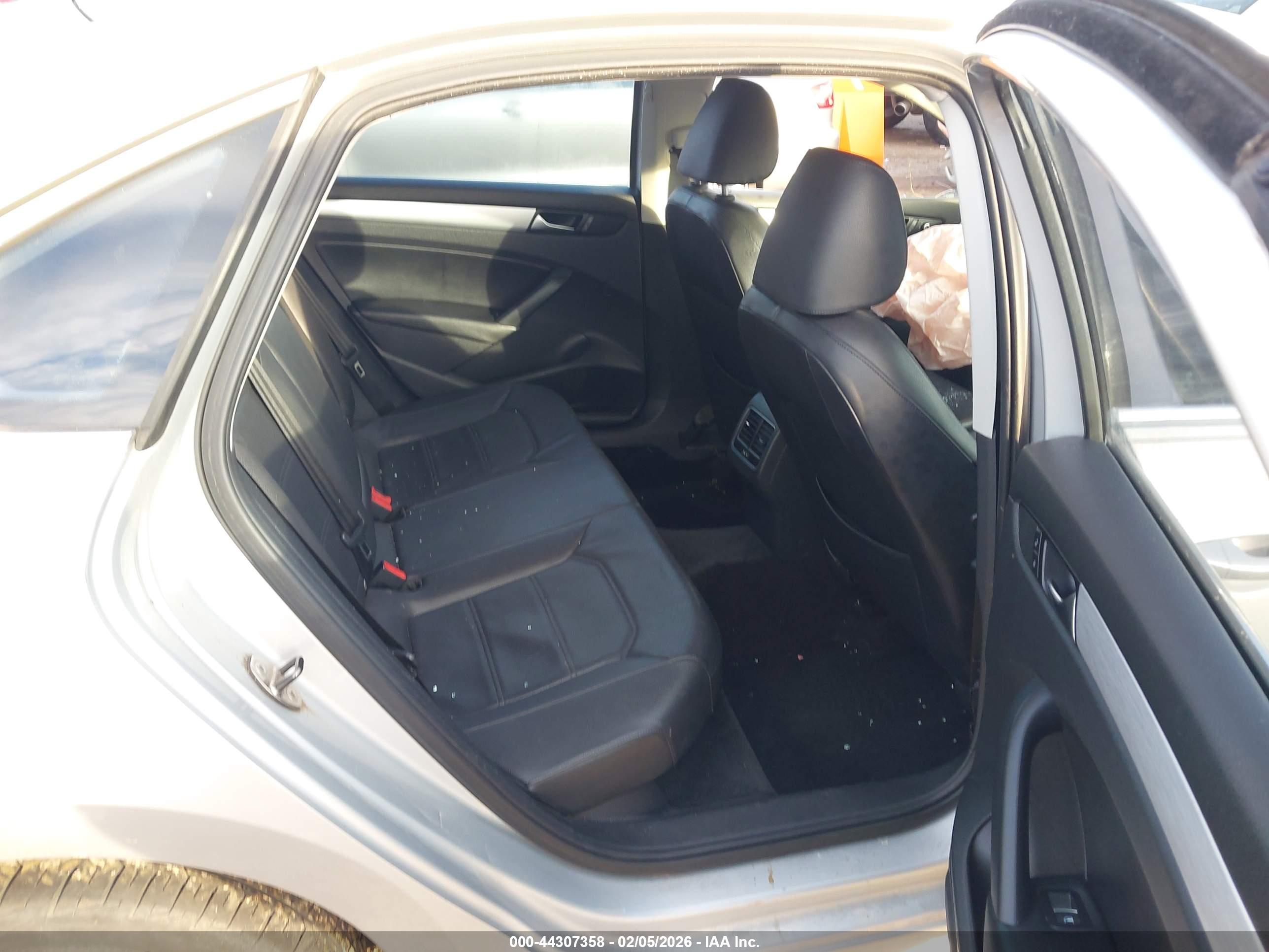 VOLKSWAGEN PASSAT image 8