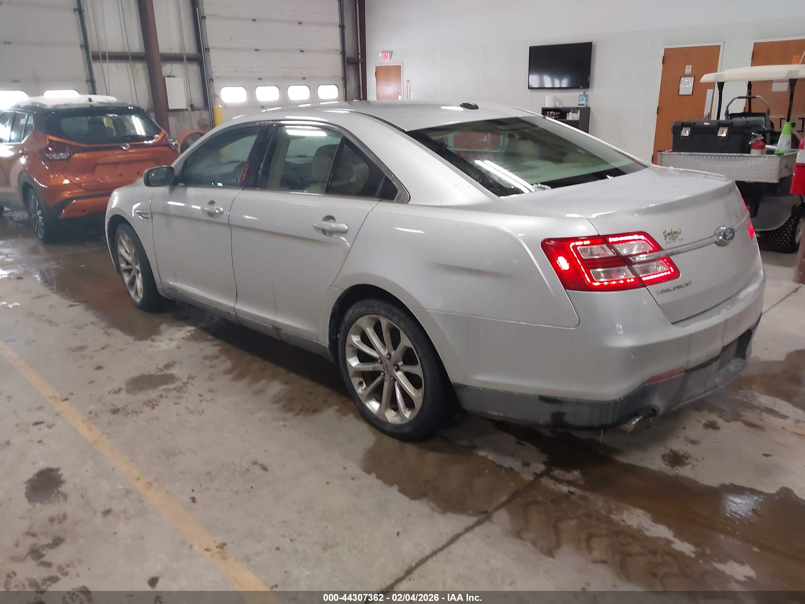 FORD TAURUS image 3