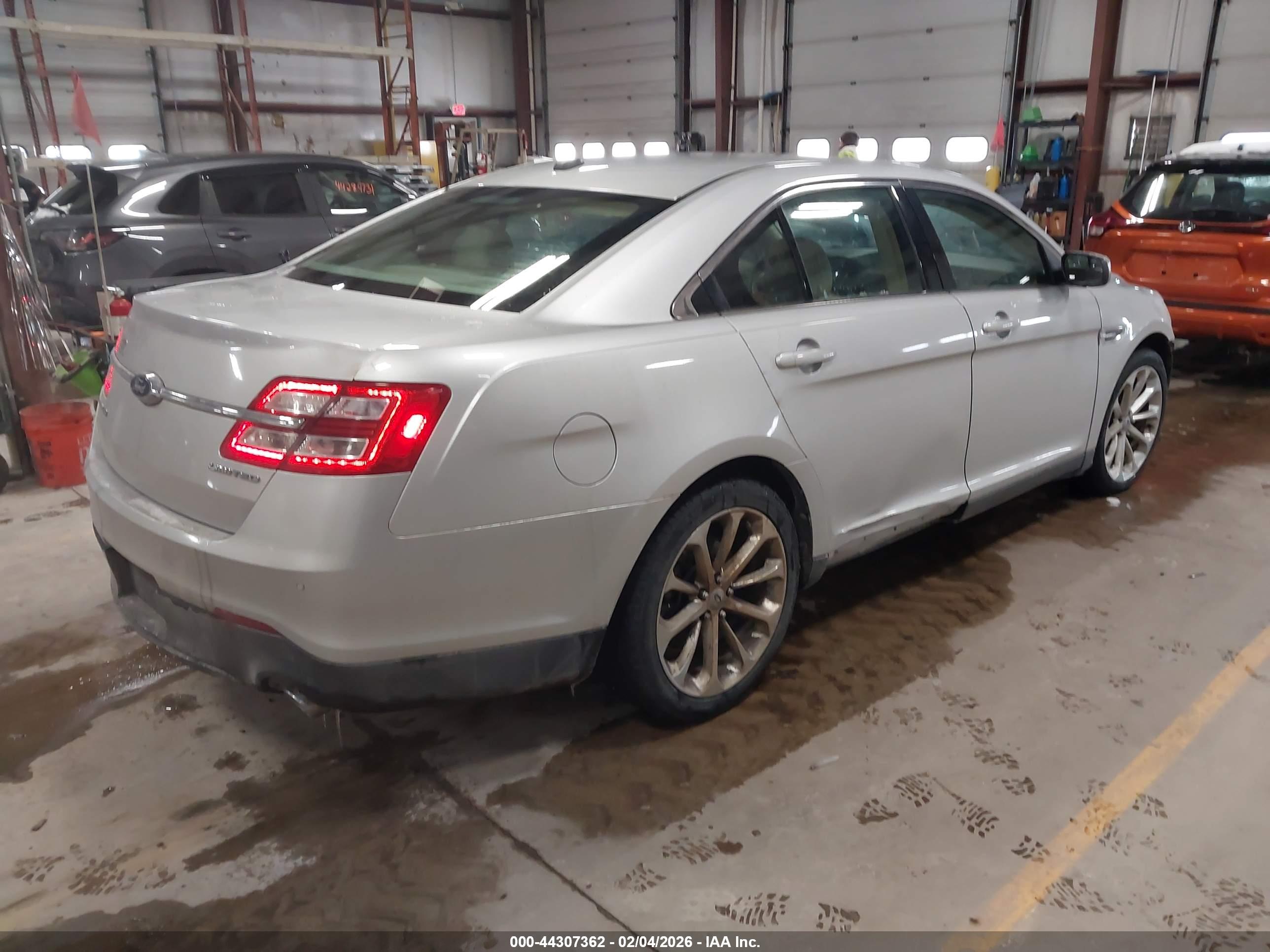 FORD TAURUS image 4