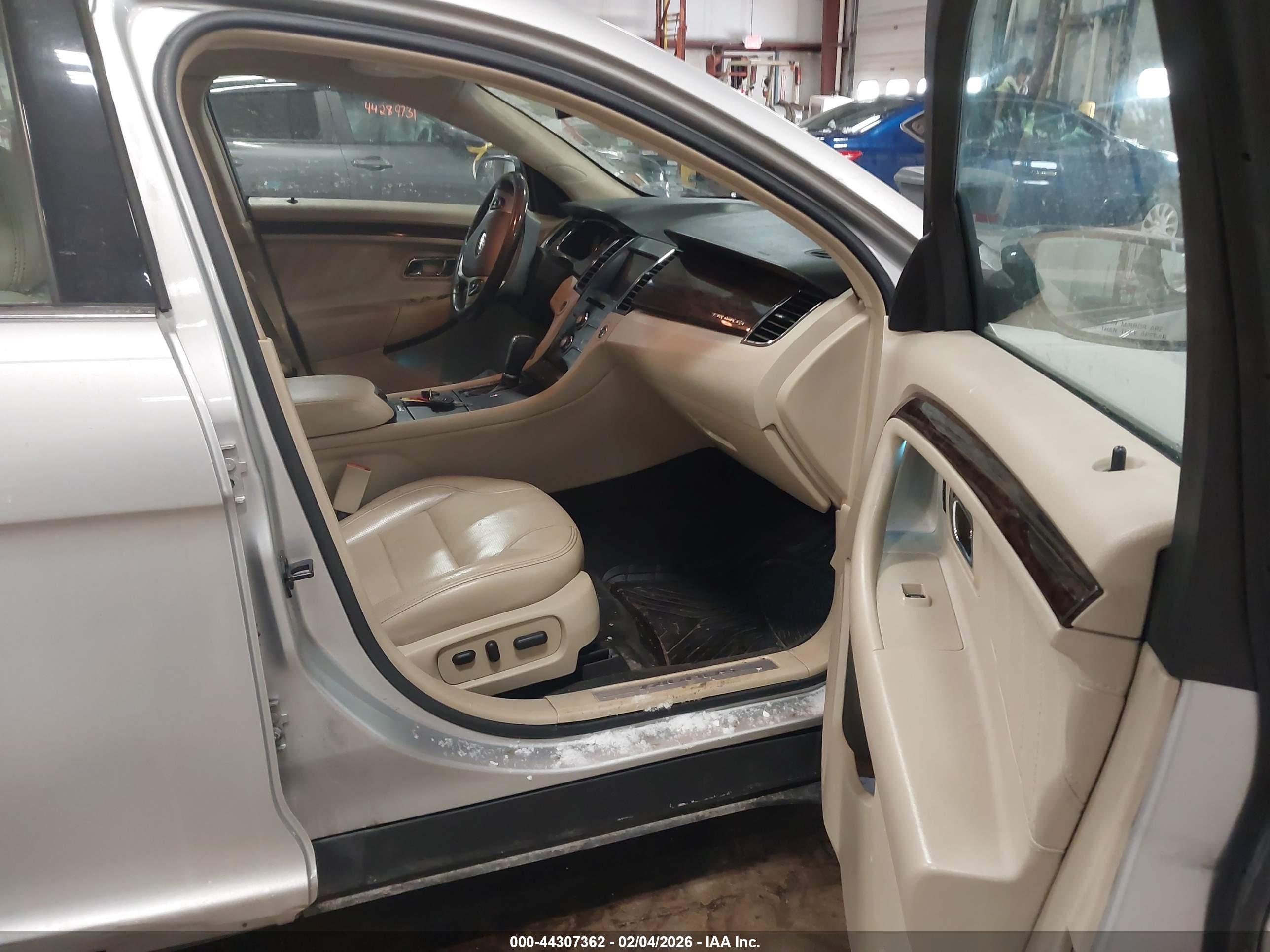 FORD TAURUS image 5
