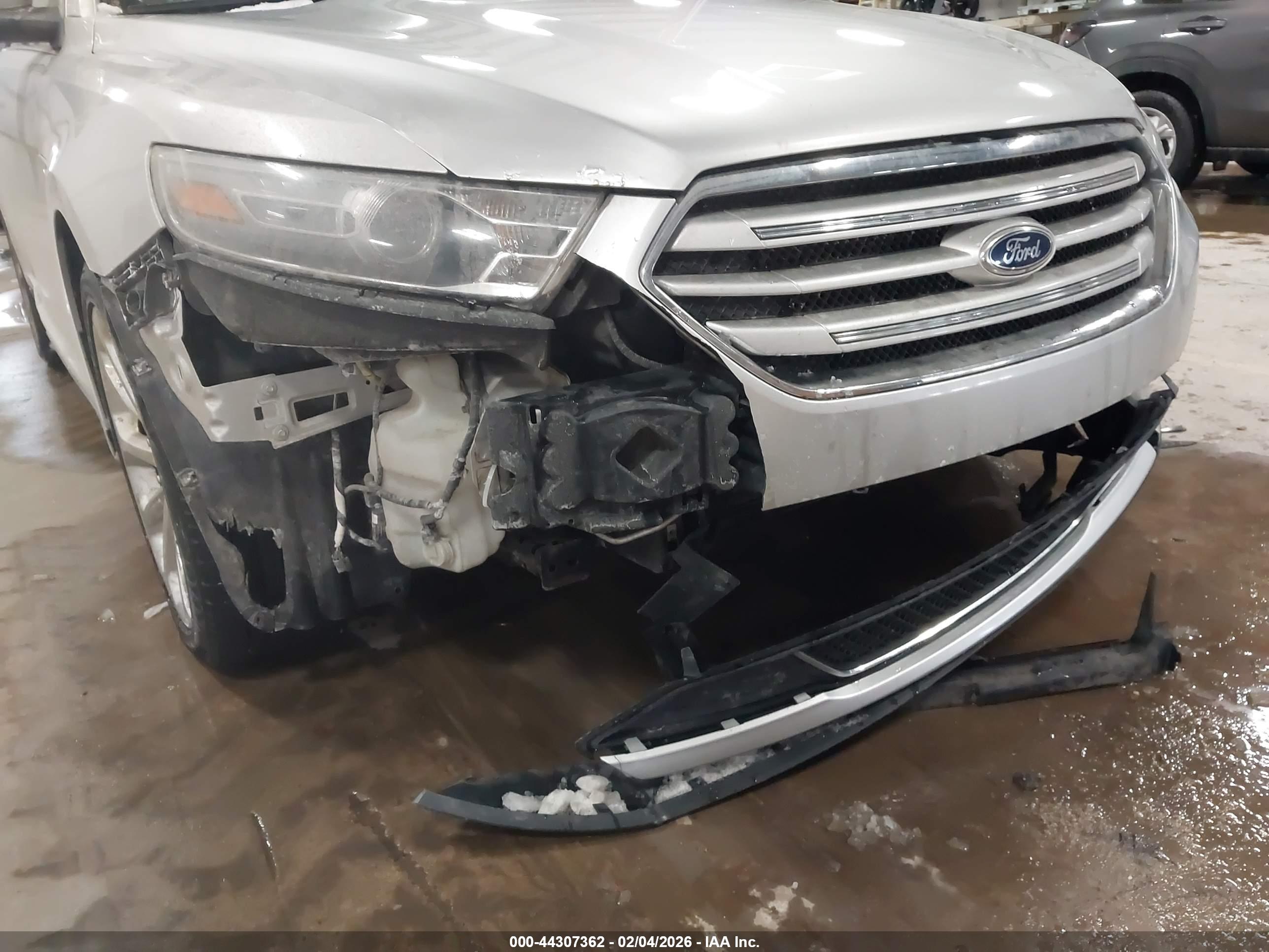 FORD TAURUS image 6