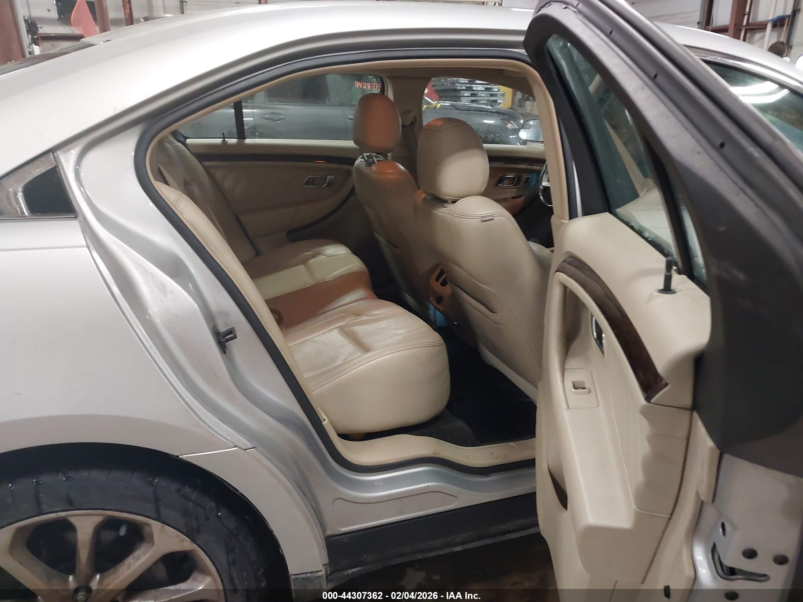 FORD TAURUS image 8