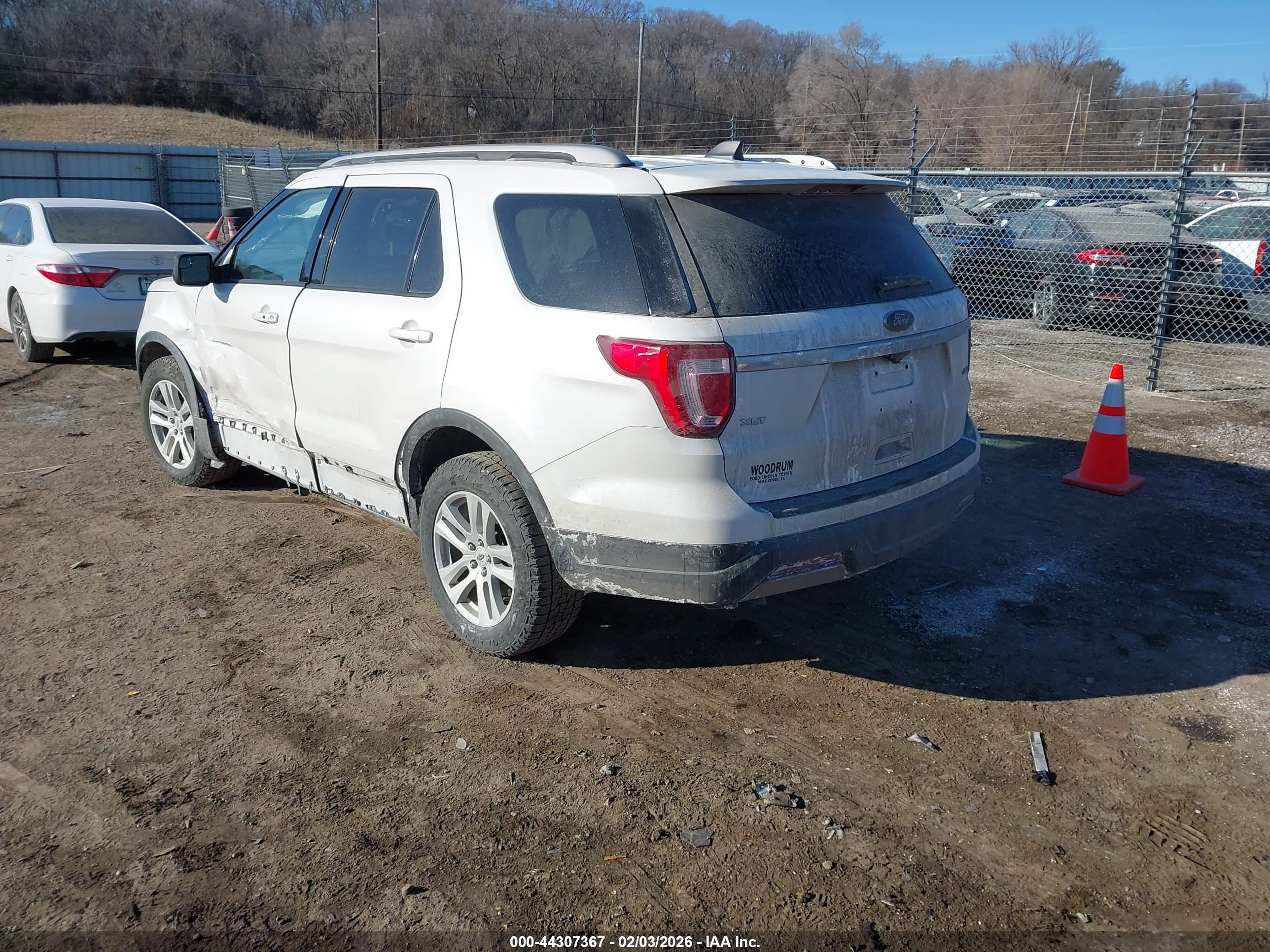 FORD EXPLORER image 3