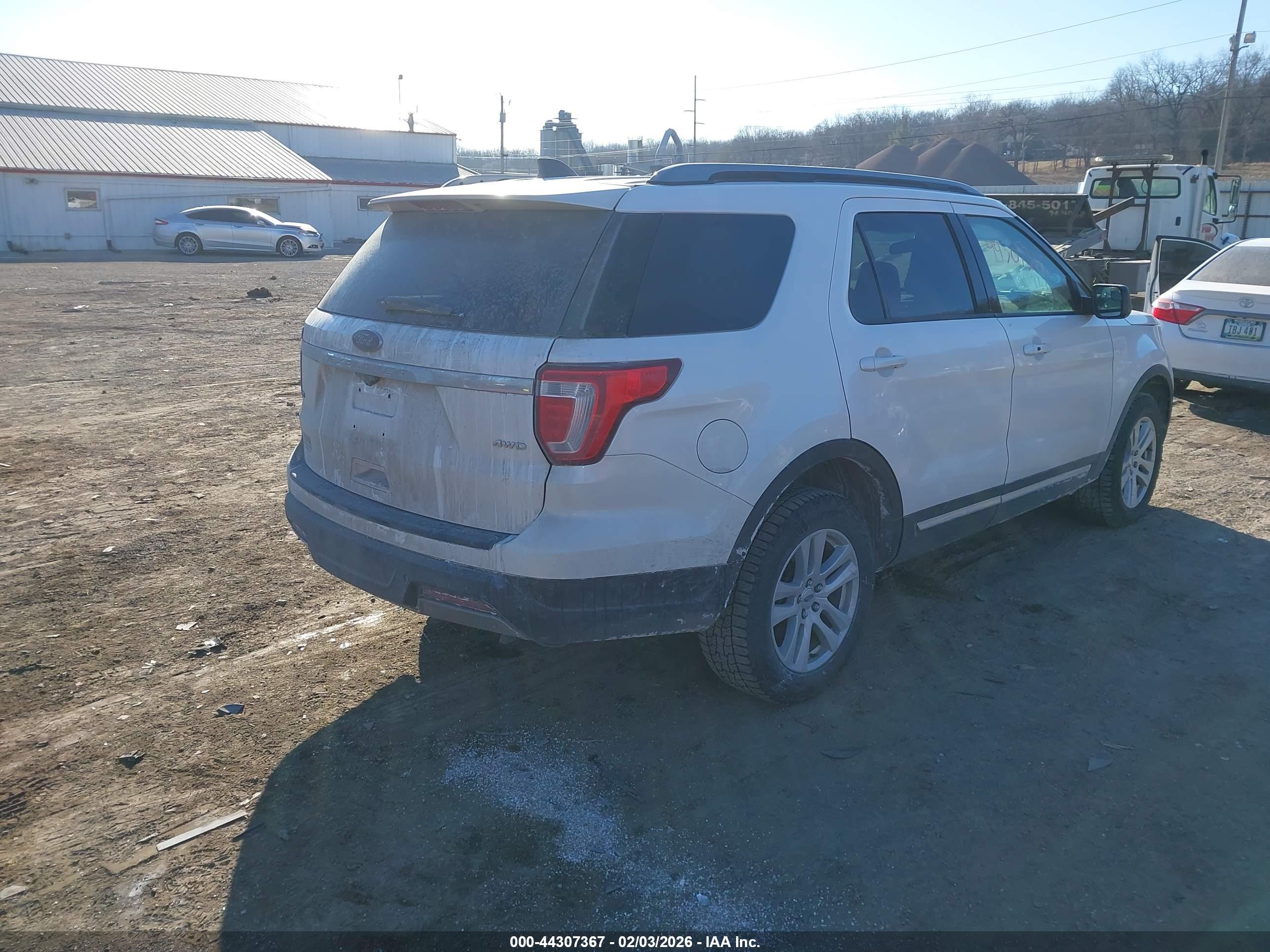 FORD EXPLORER image 4