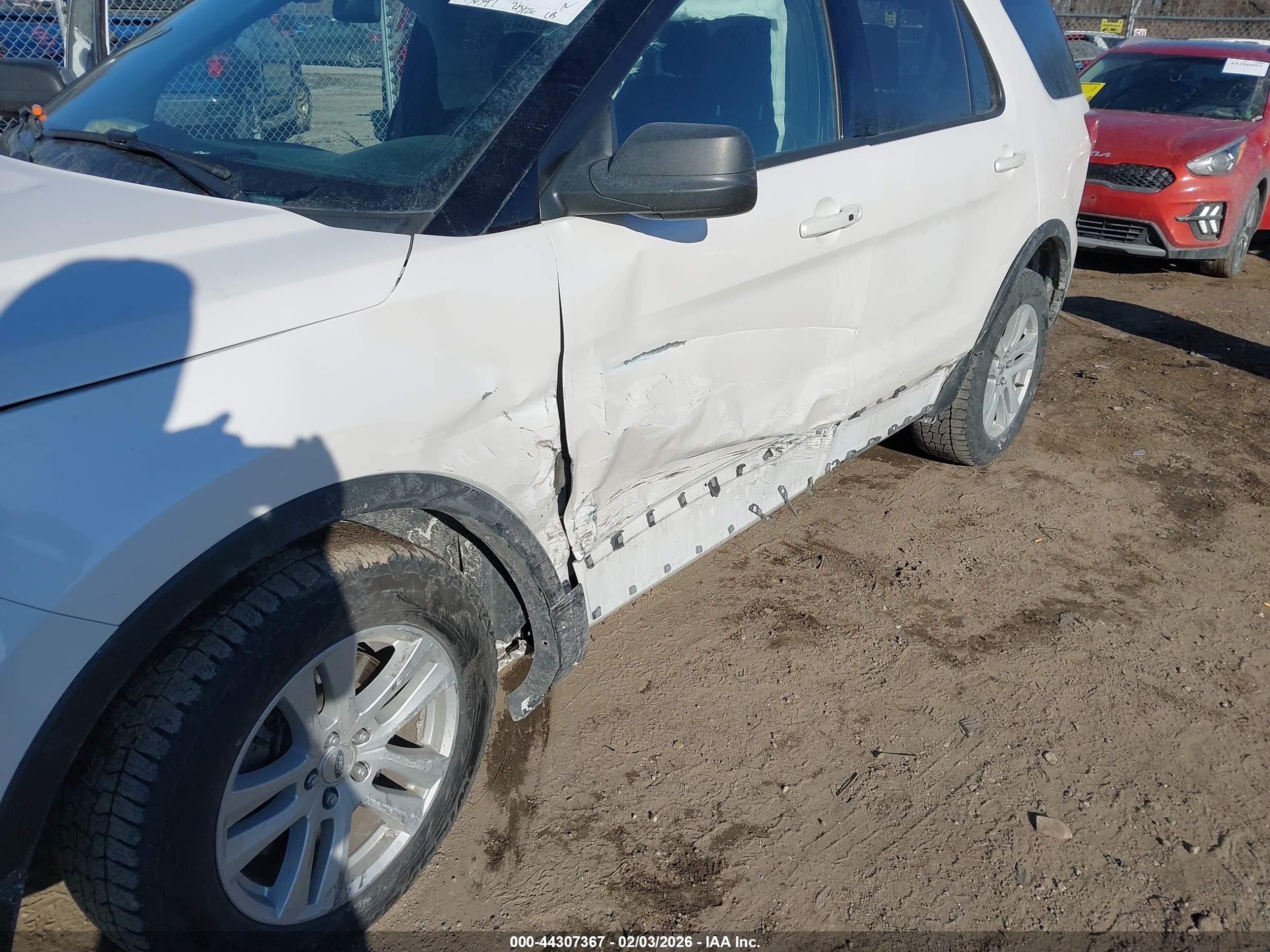 FORD EXPLORER image 6
