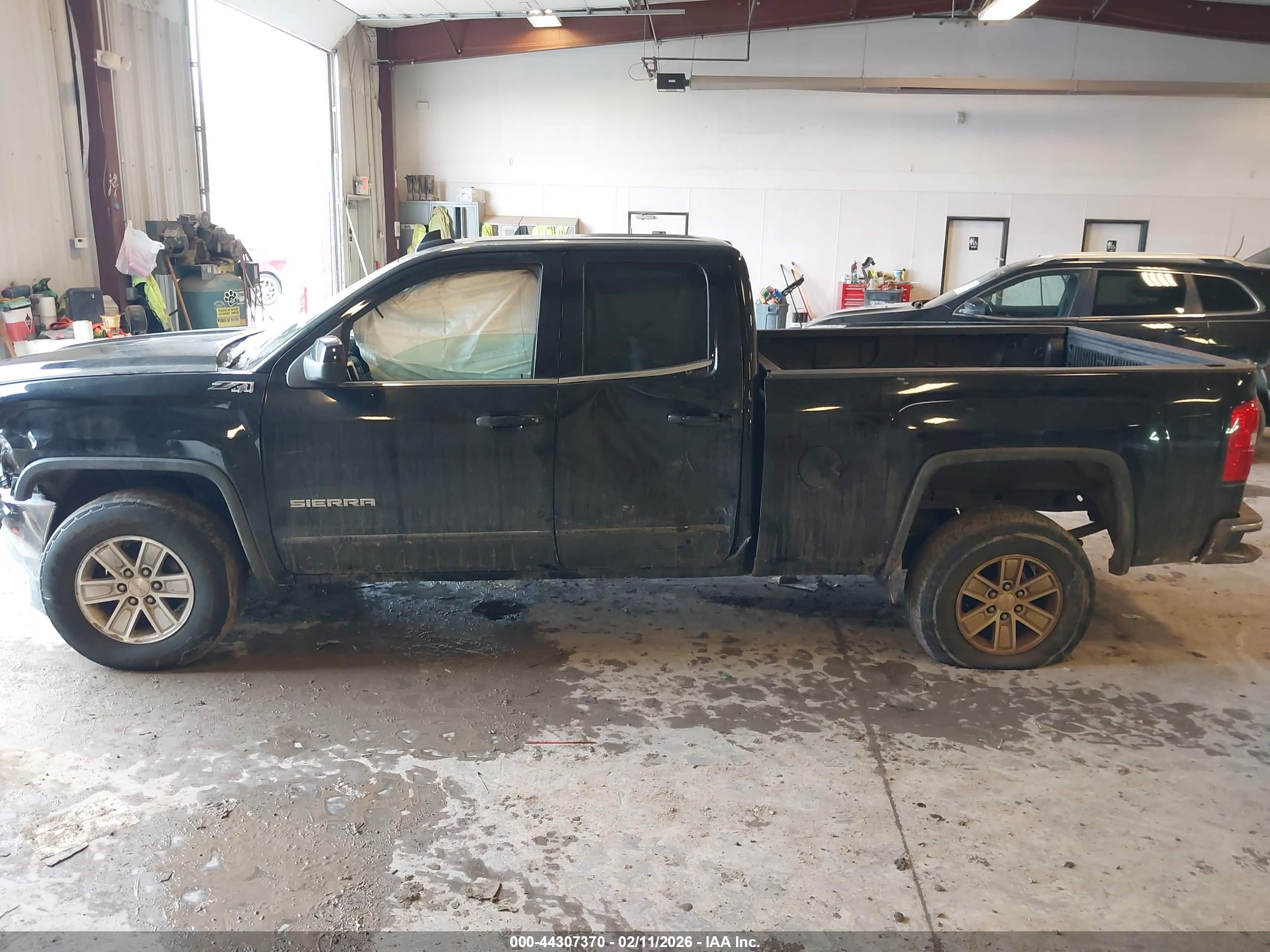GMC SIERRA image 6