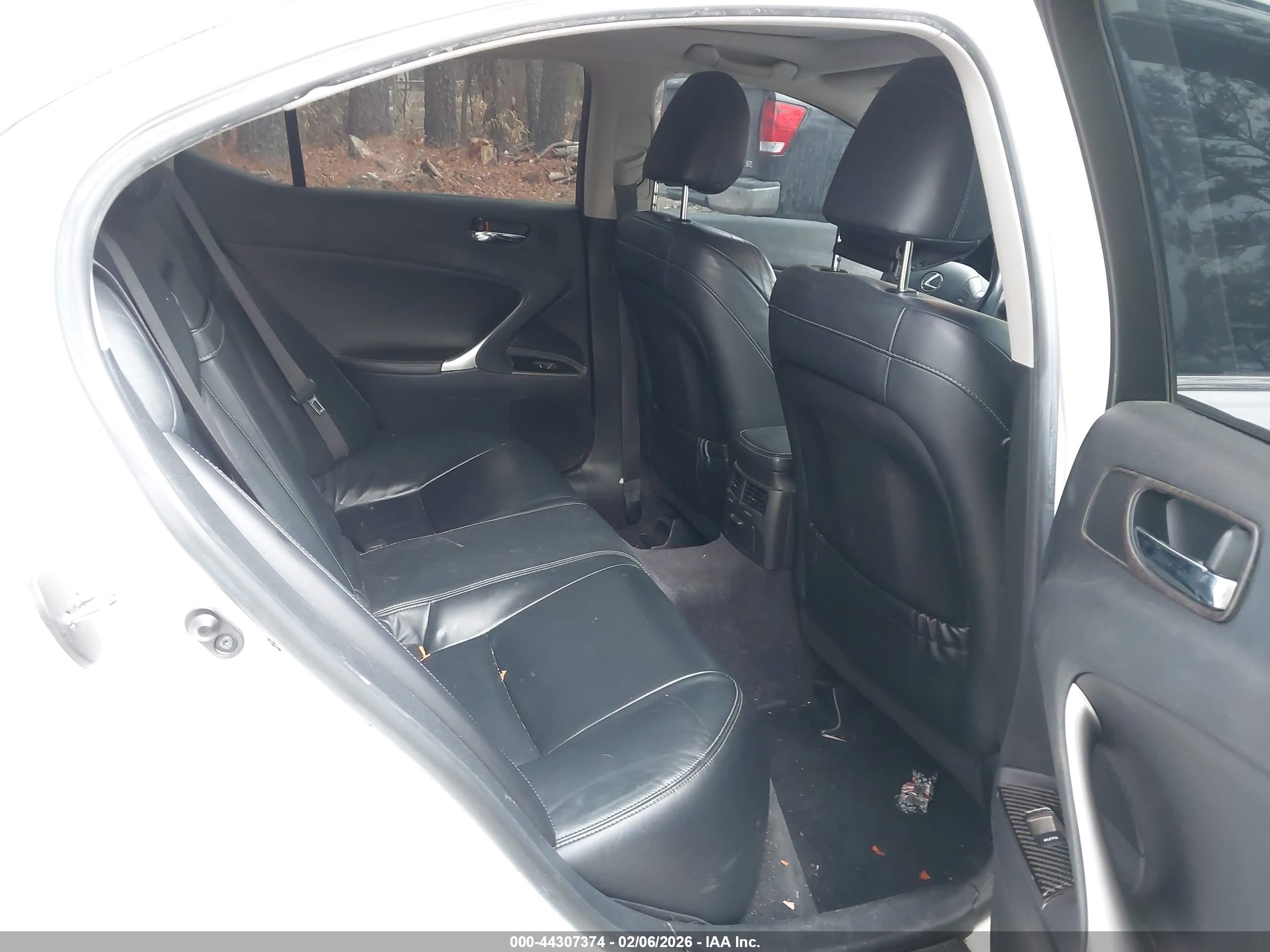 LEXUS IS image 8