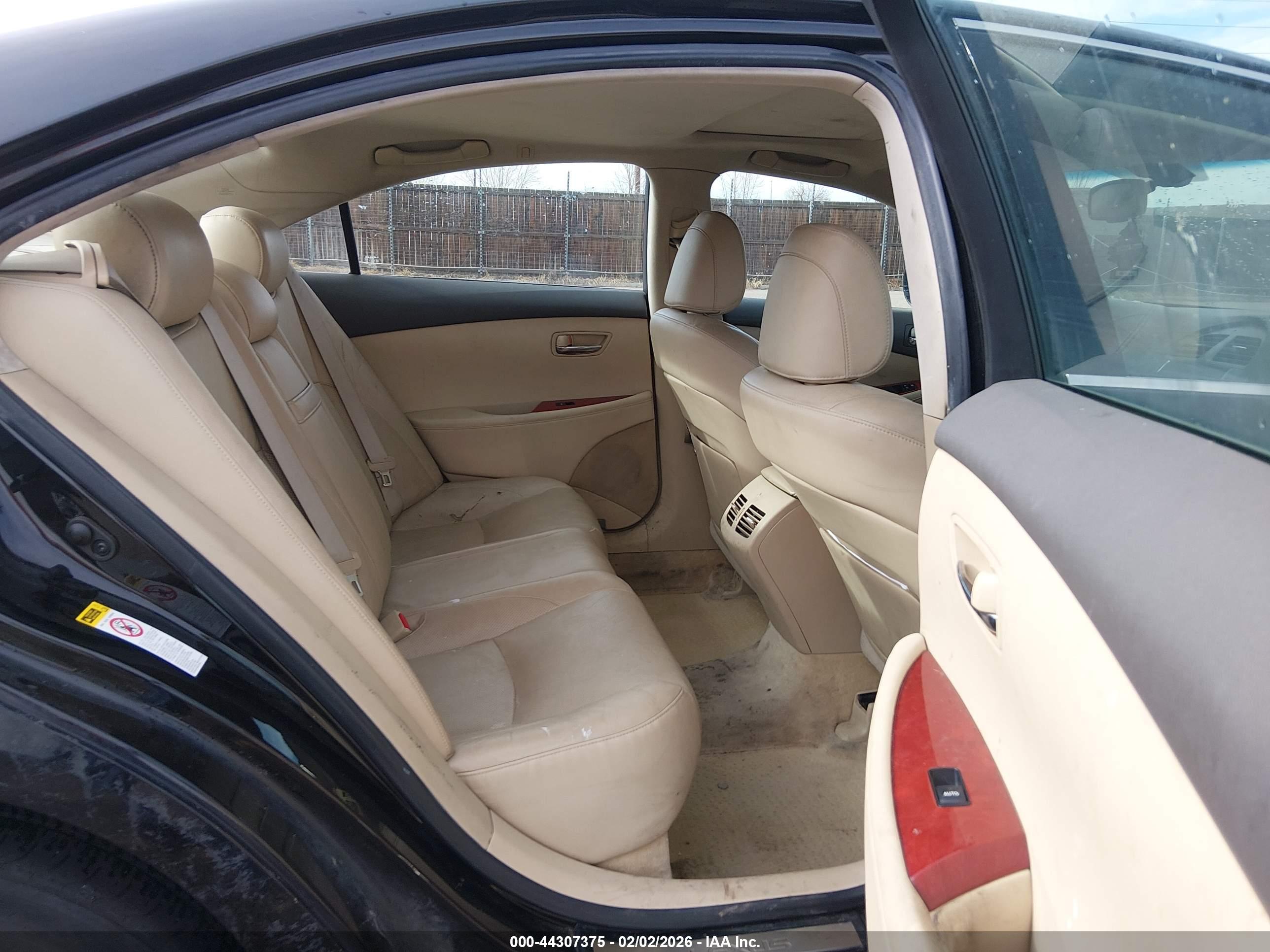LEXUS ES image 8