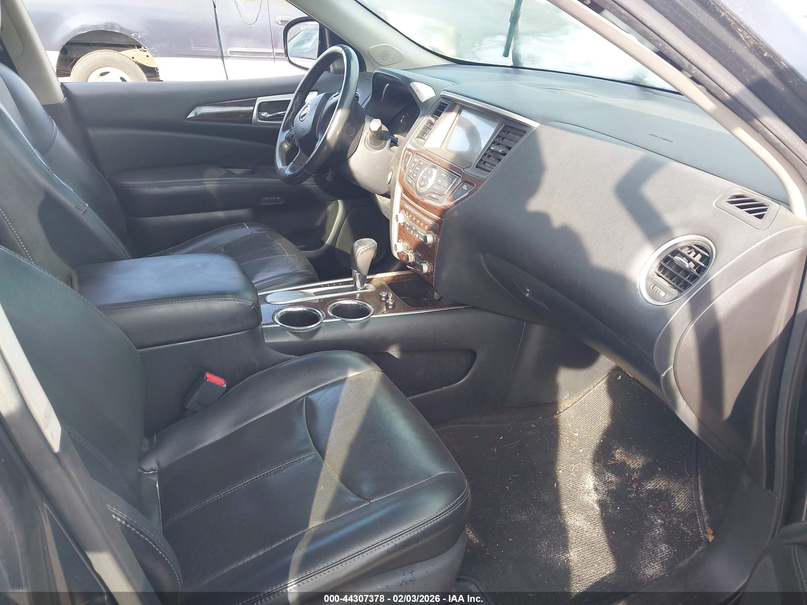 NISSAN PATHFINDER image 5