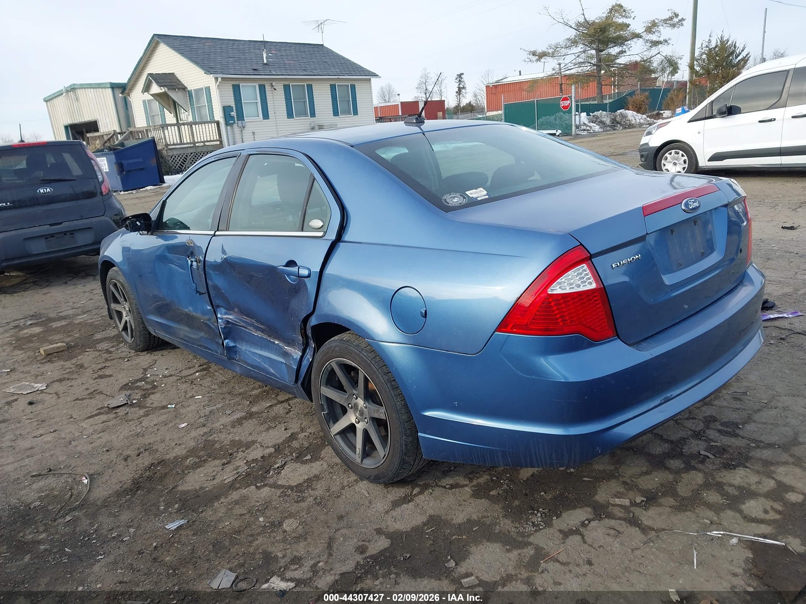 FORD FUSION image 3