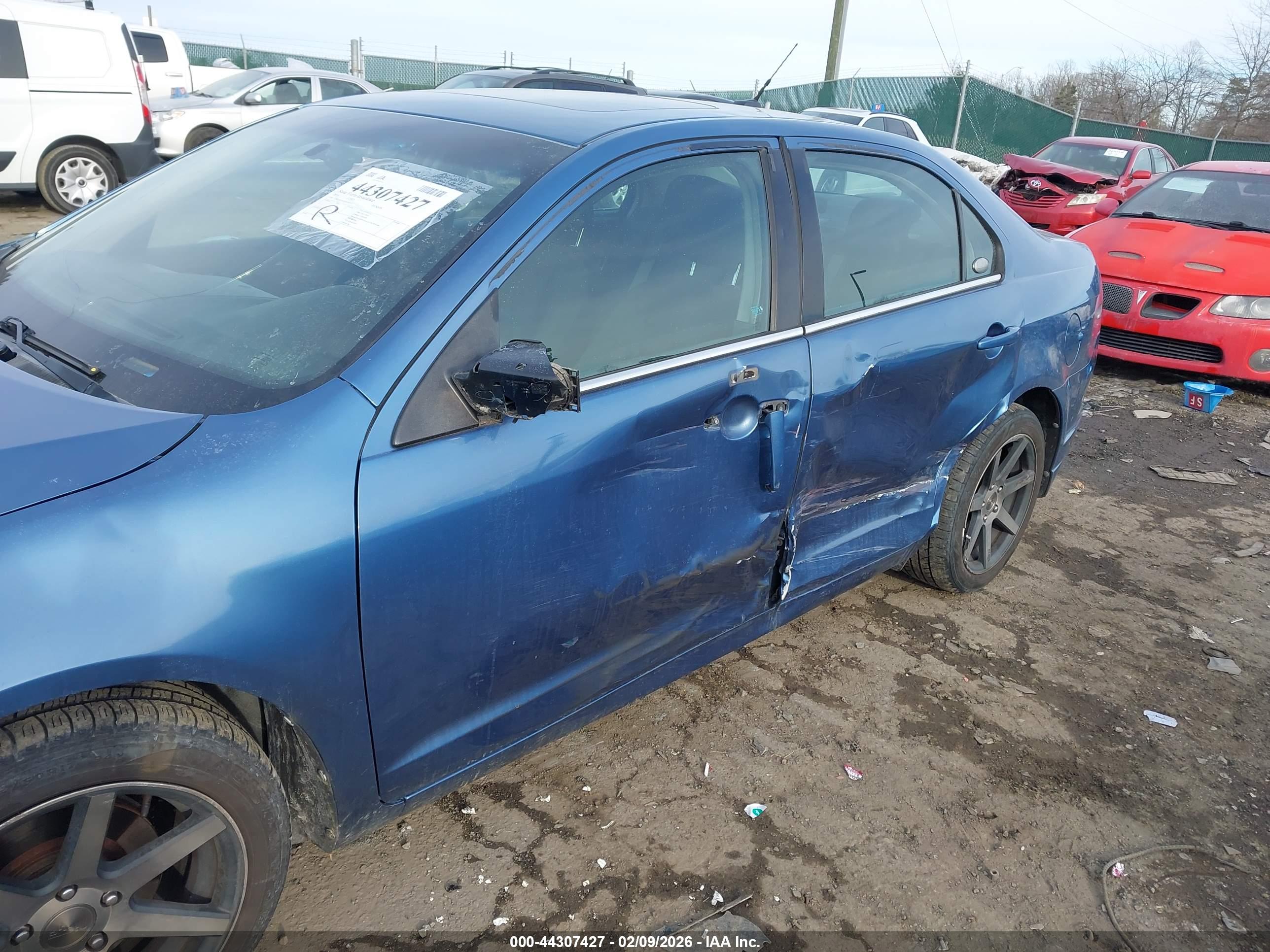 FORD FUSION image 6