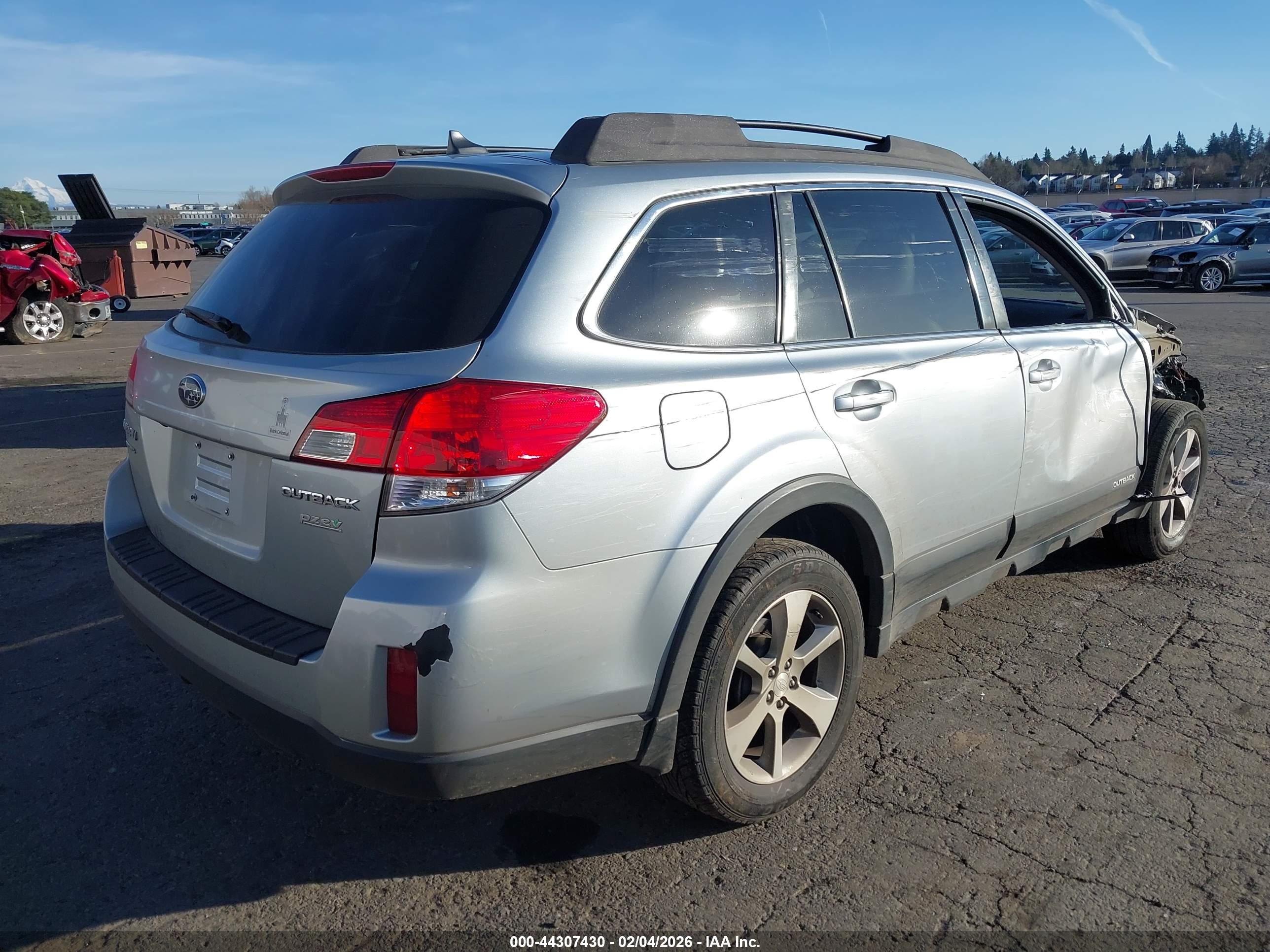 SUBARU OUTBACK image 4