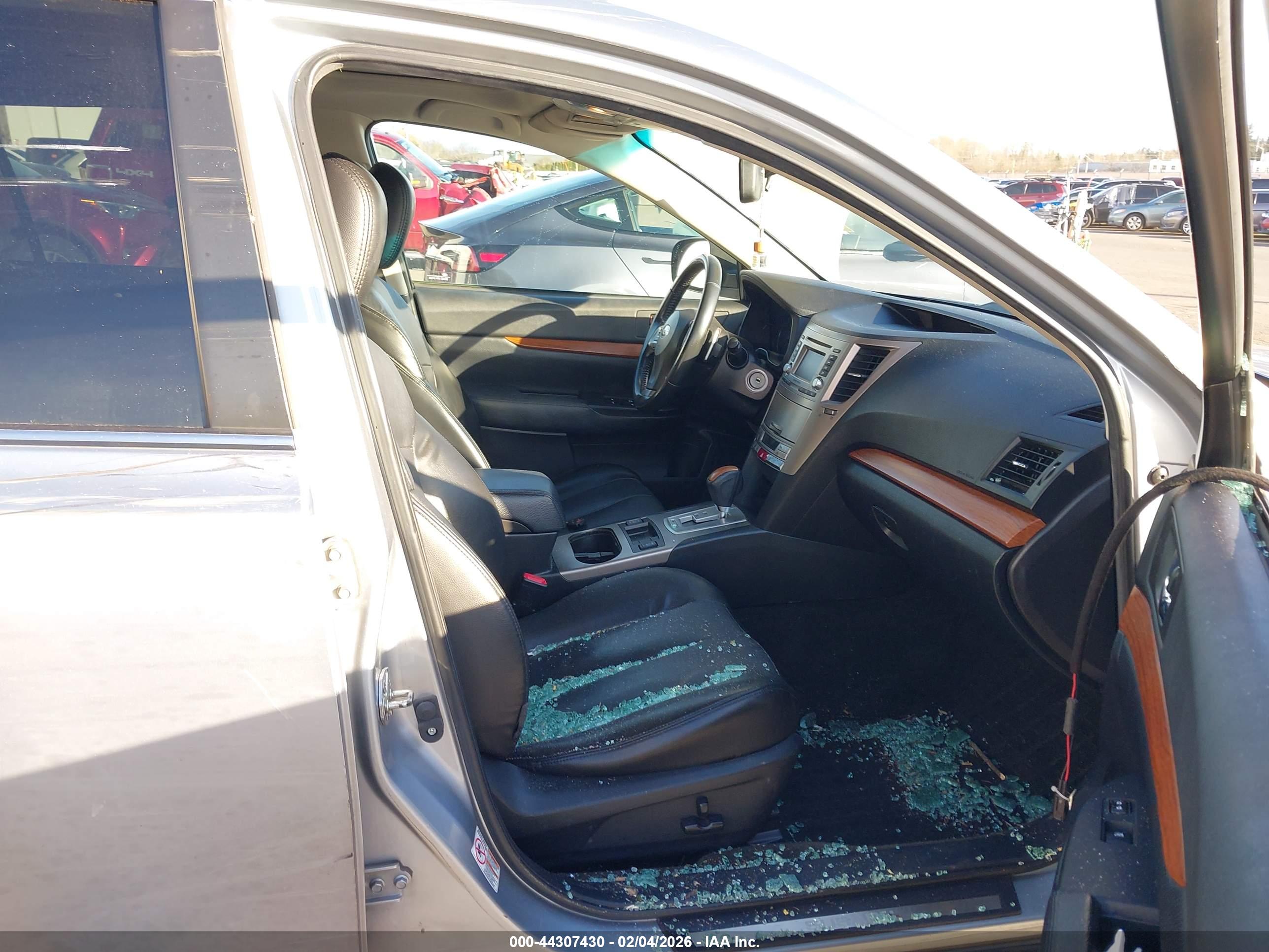 SUBARU OUTBACK image 5