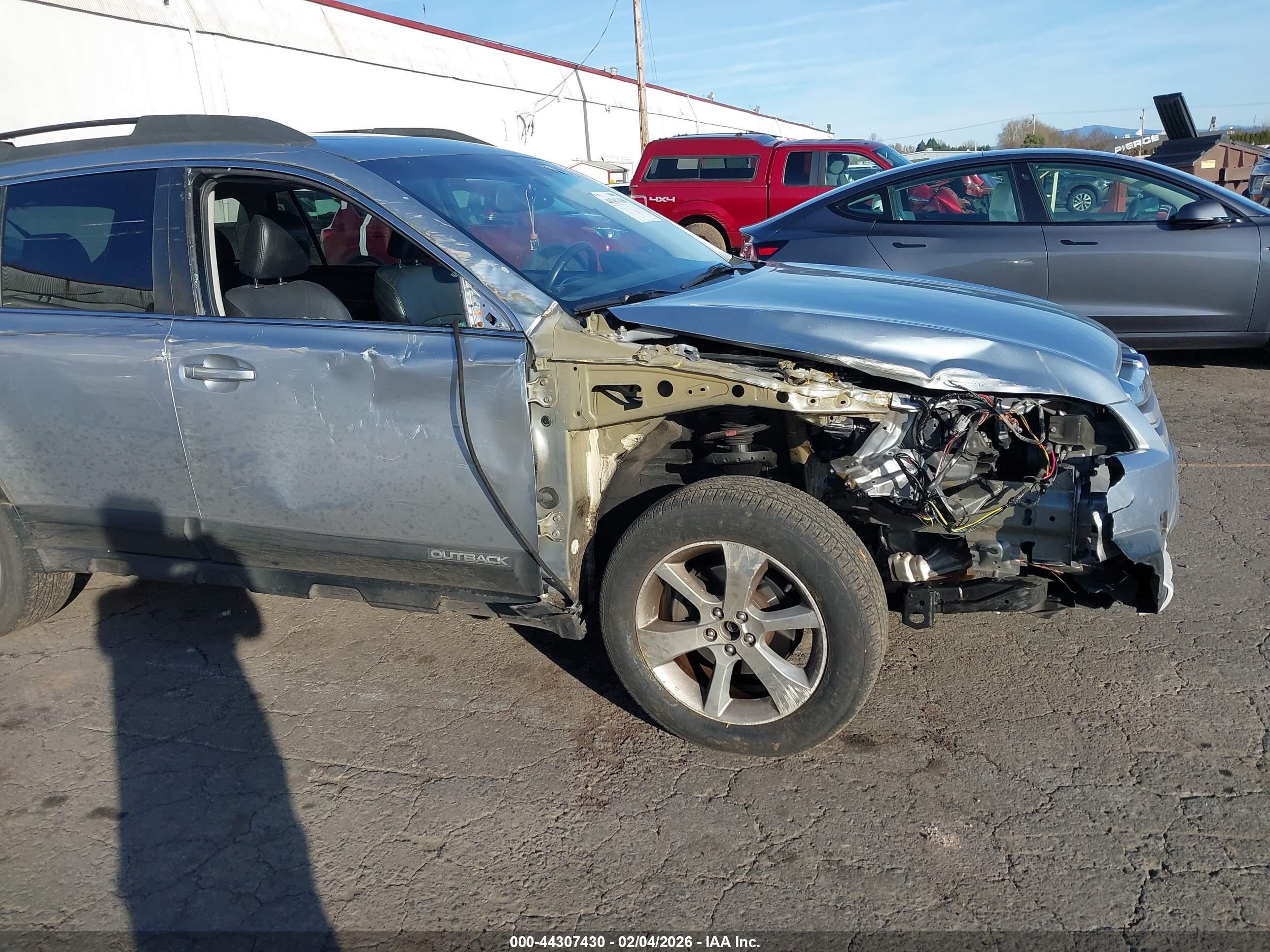 SUBARU OUTBACK image 6