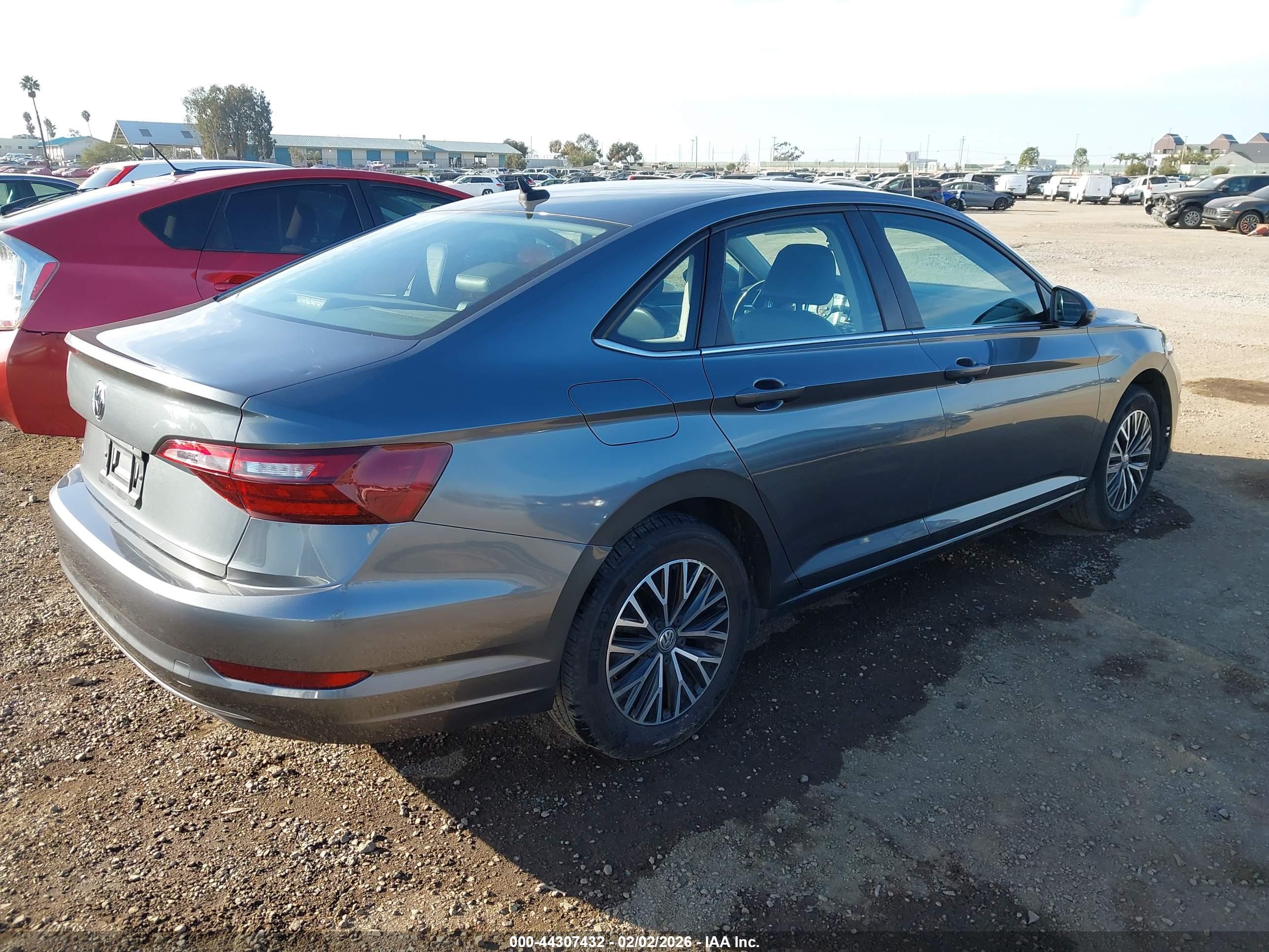 VOLKSWAGEN JETTA image 4