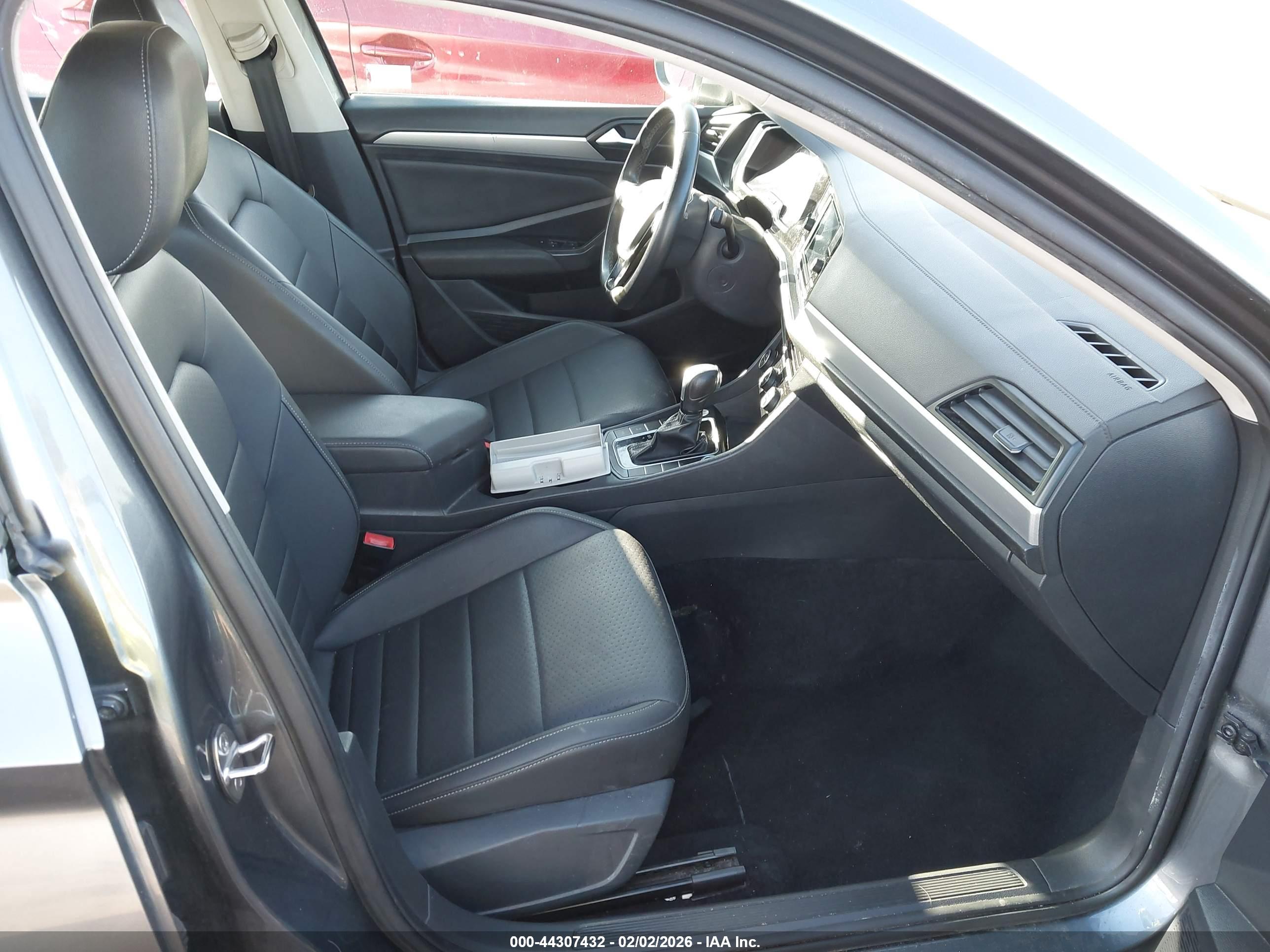 VOLKSWAGEN JETTA image 5