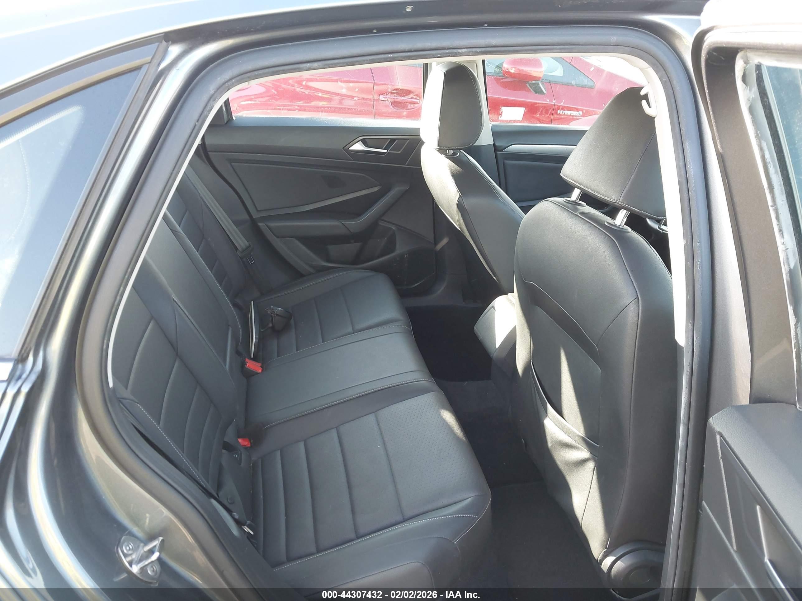 VOLKSWAGEN JETTA image 8
