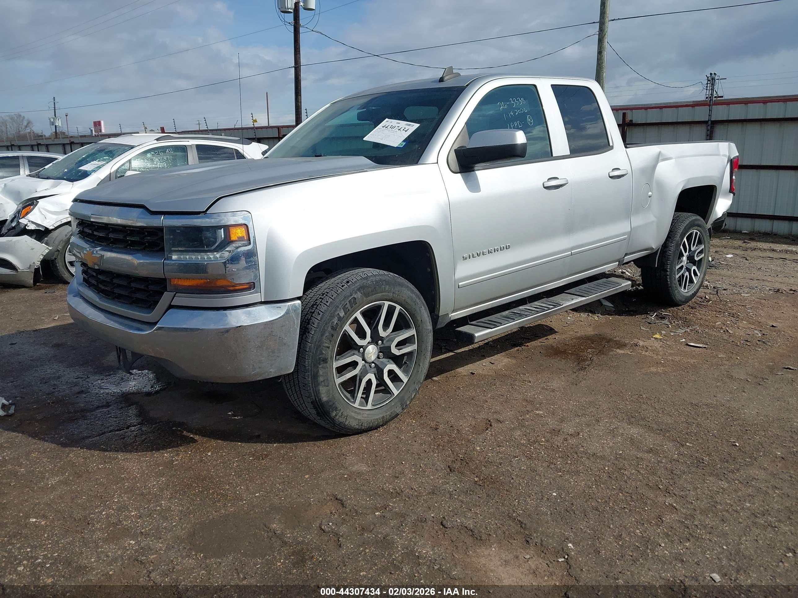 CHEVROLET SILVERADO image 2