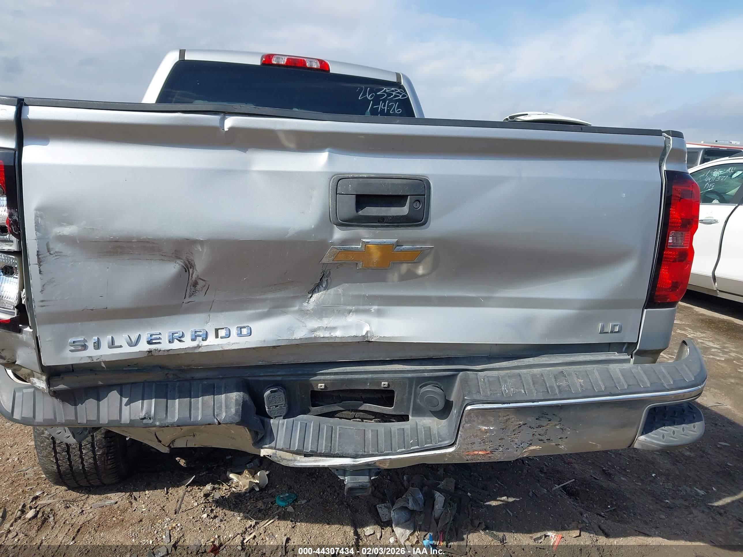 CHEVROLET SILVERADO image 6