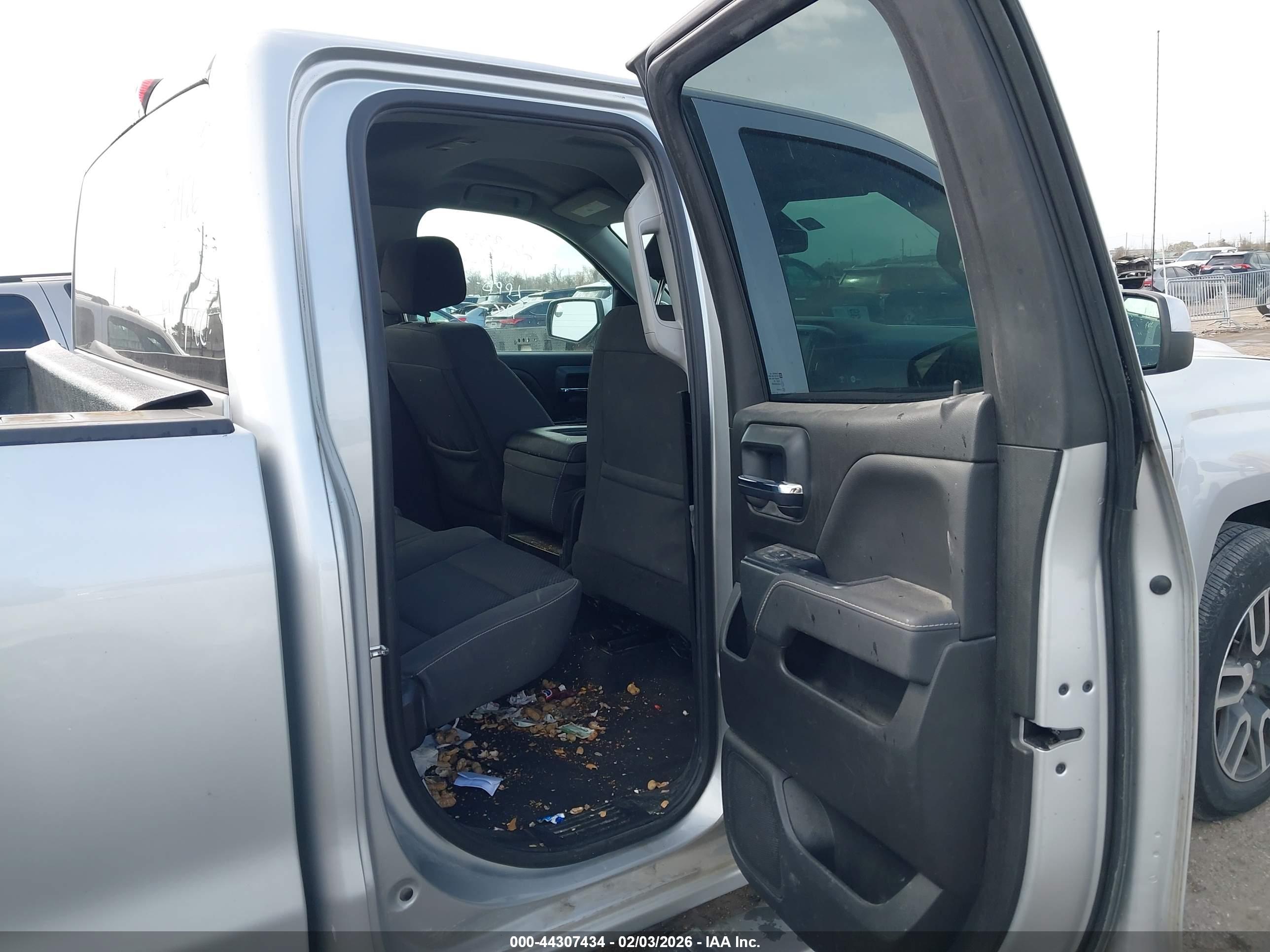 CHEVROLET SILVERADO image 8