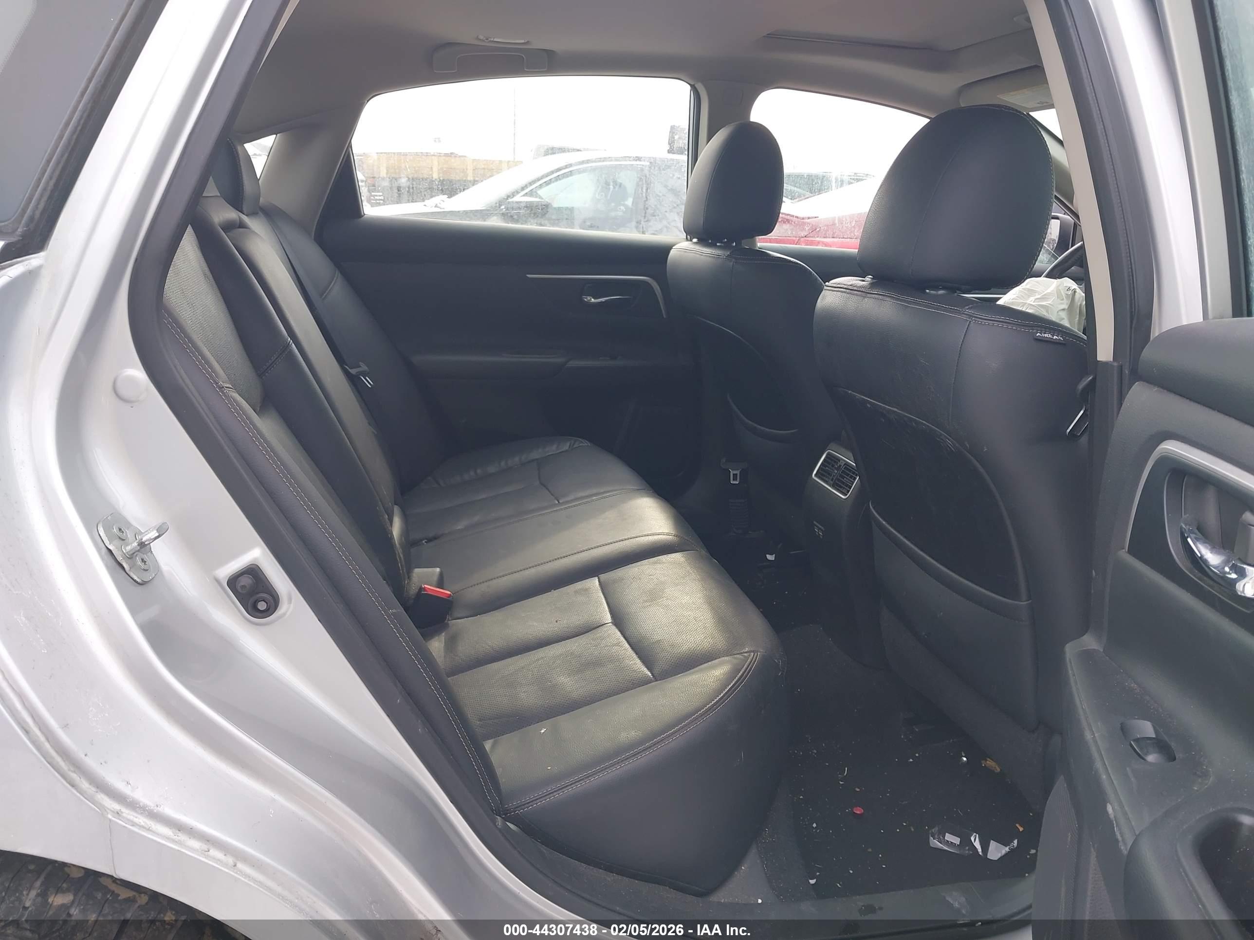 NISSAN ALTIMA image 8
