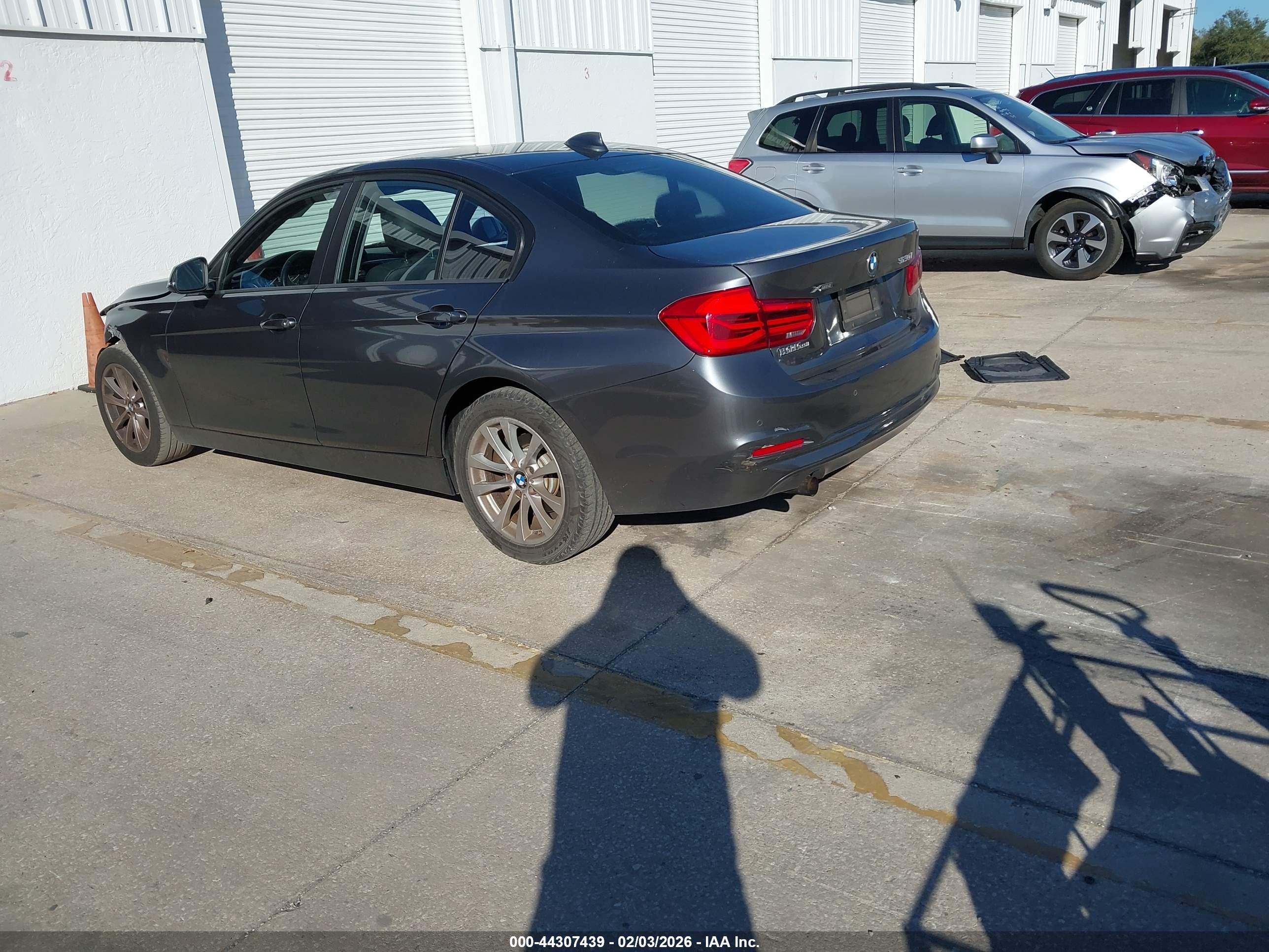 BMW 320I image 3