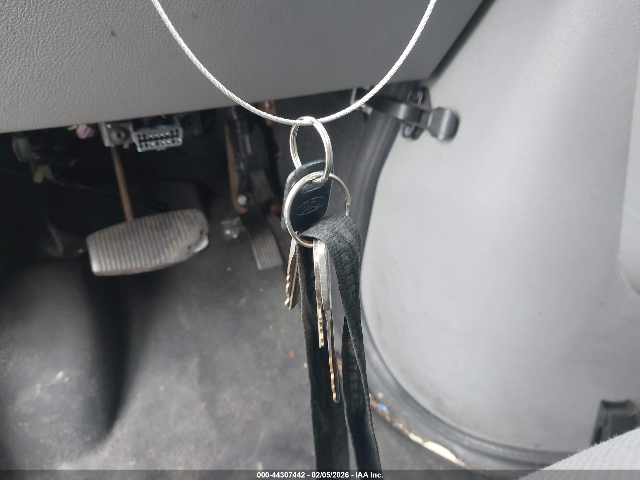 FORD E-250 image 11
