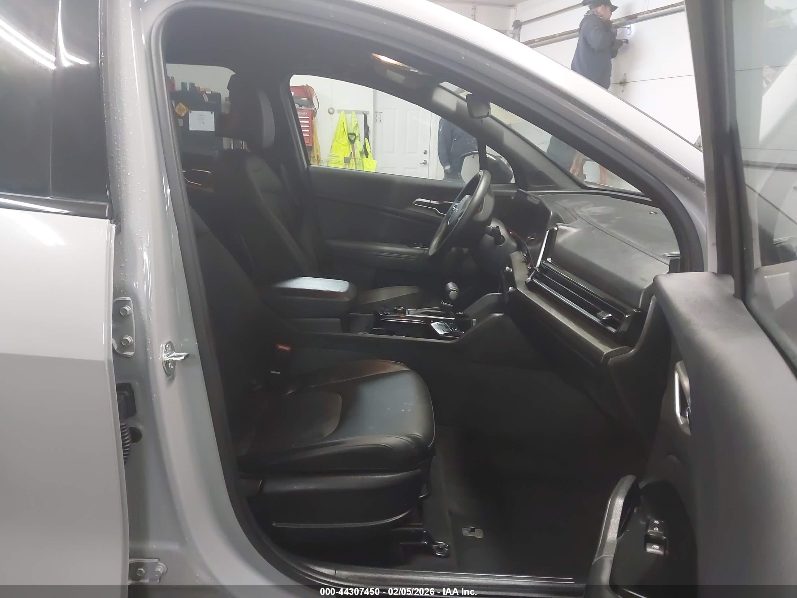KIA SPORTAGE image 5