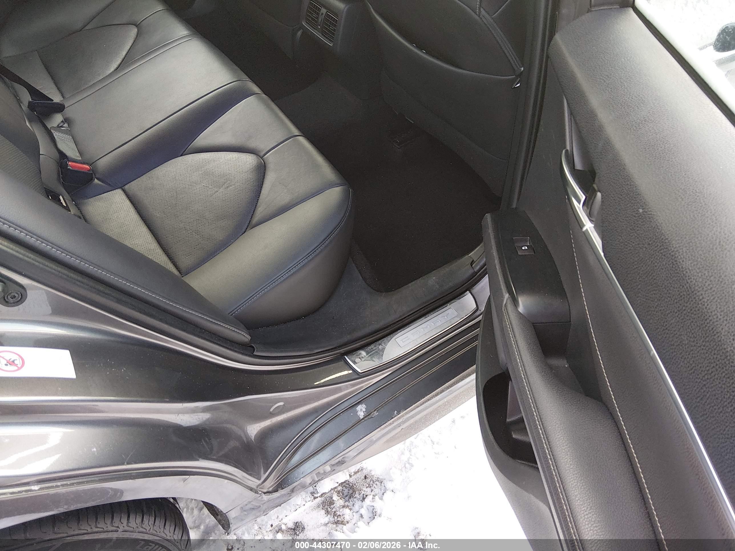 TOYOTA CAMRY image 8