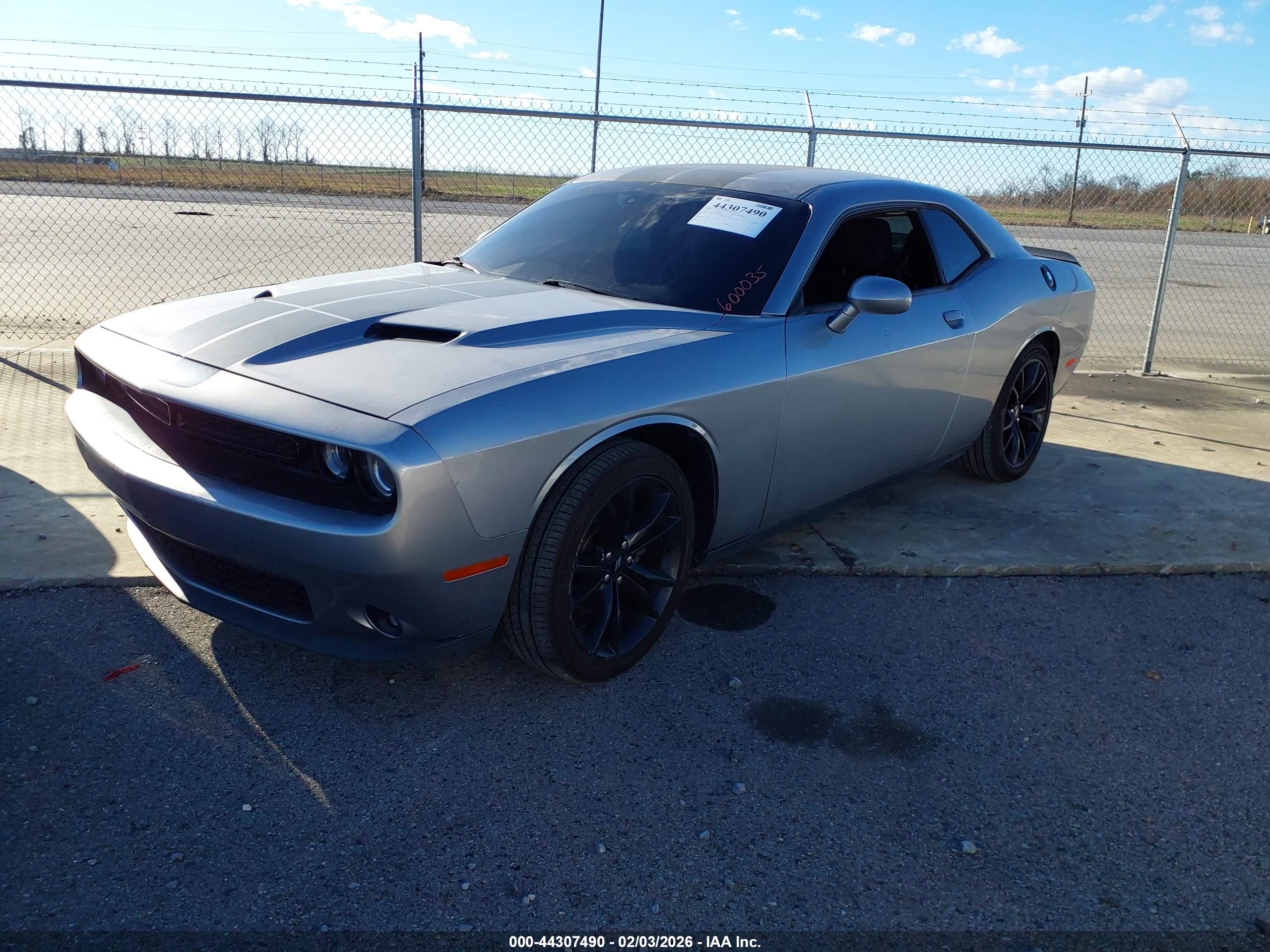 DODGE CHALLENGER image 2