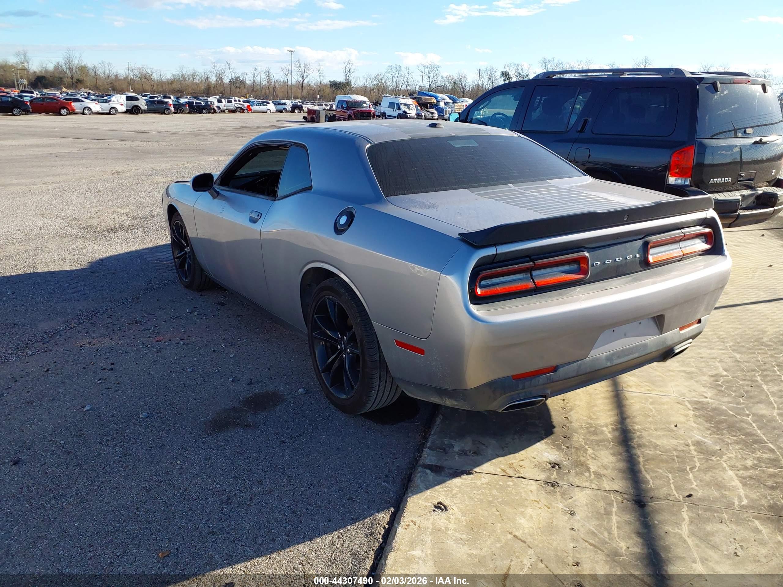 DODGE CHALLENGER image 3