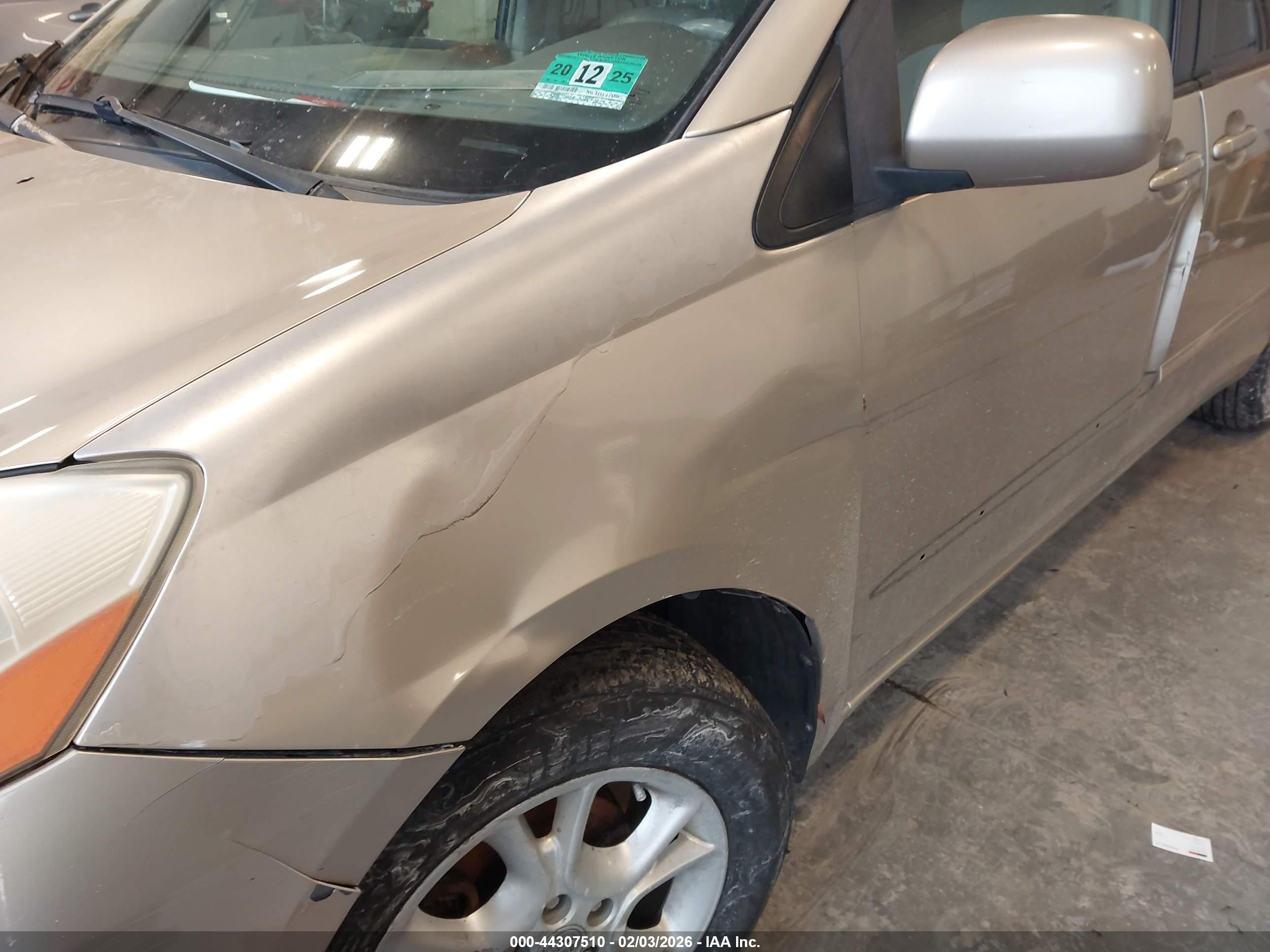 TOYOTA SIENNA image 6