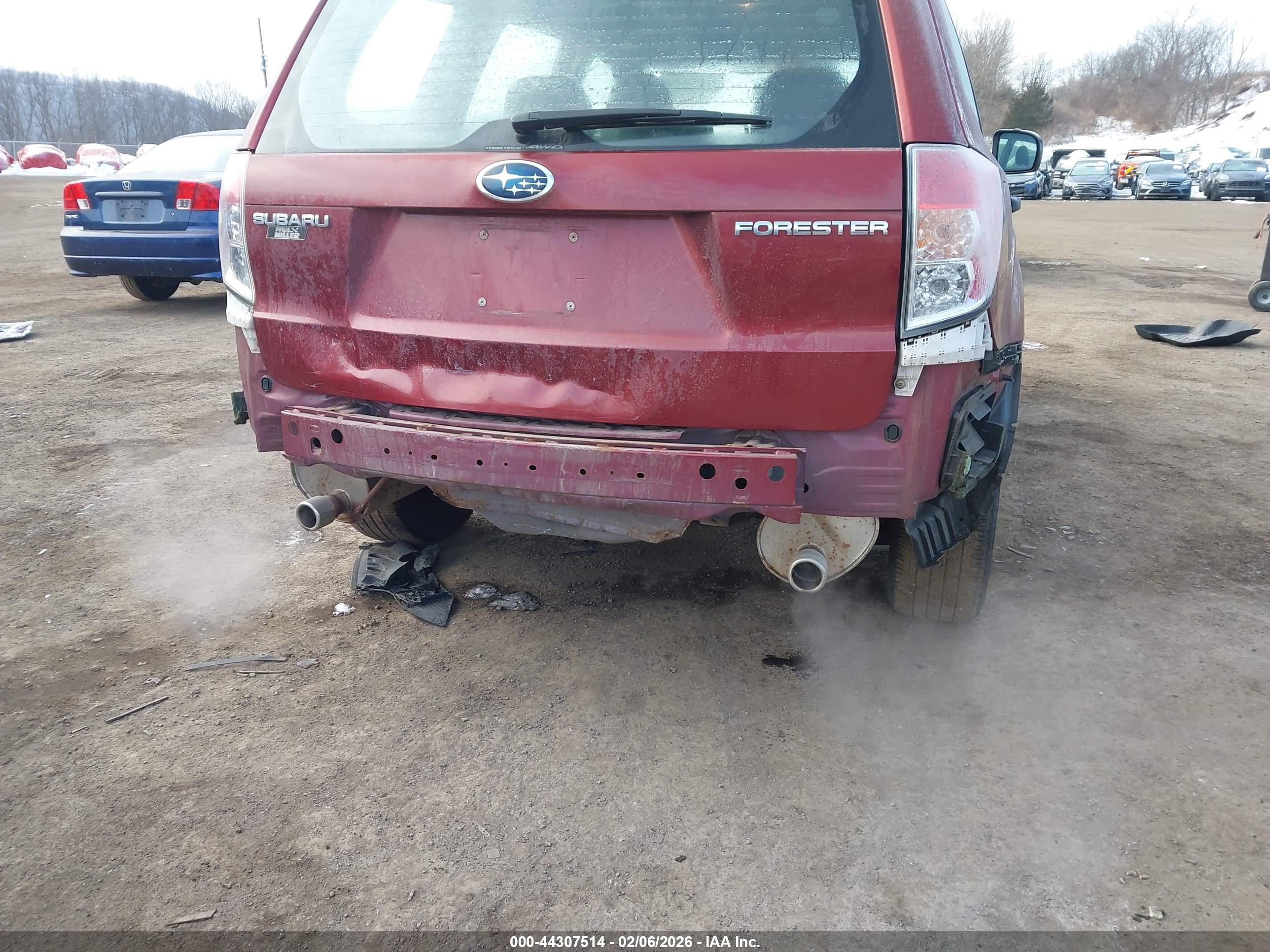 SUBARU FORESTER image 6