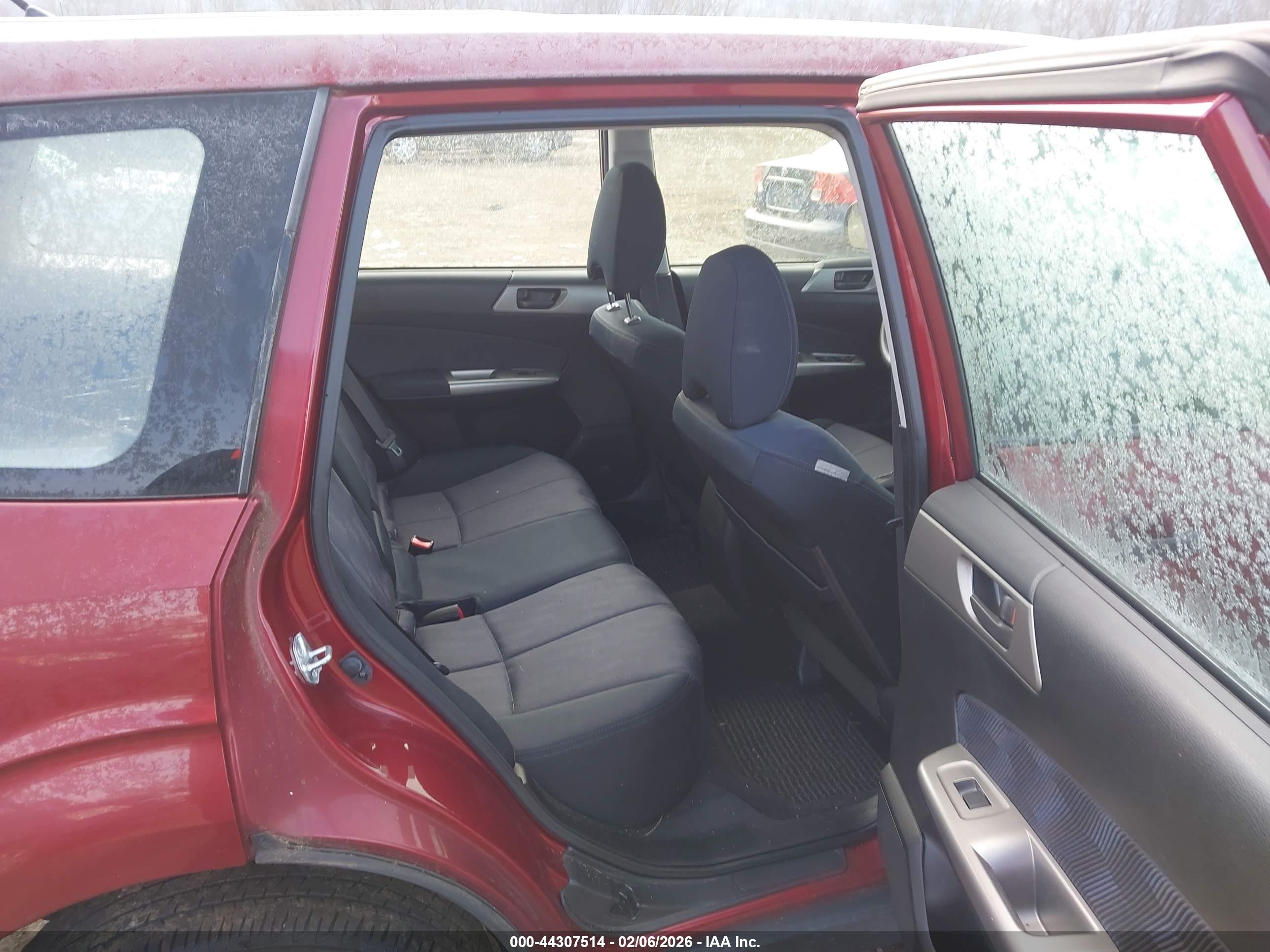SUBARU FORESTER image 8