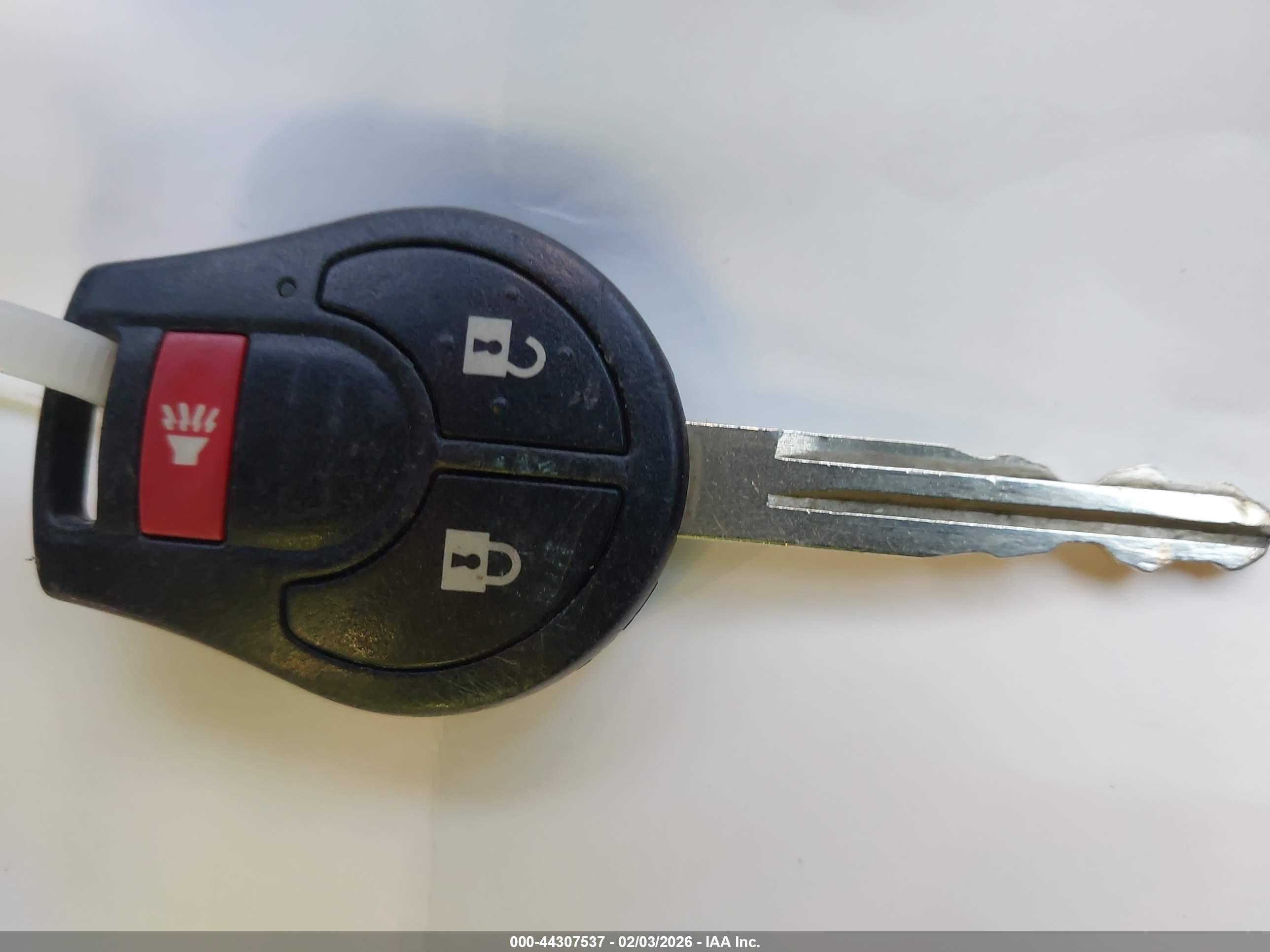 NISSAN VERSA image 11
