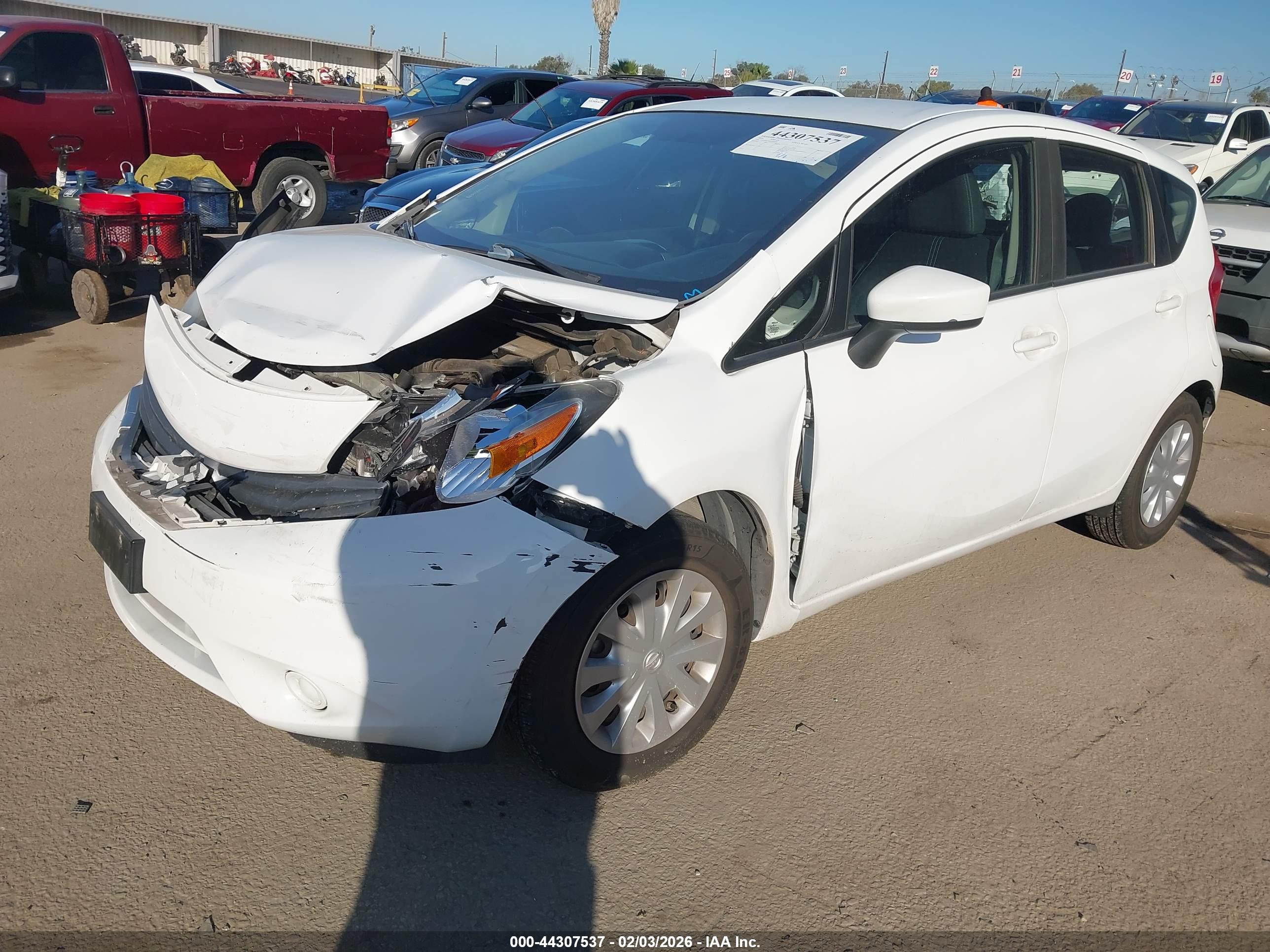 NISSAN VERSA image 2