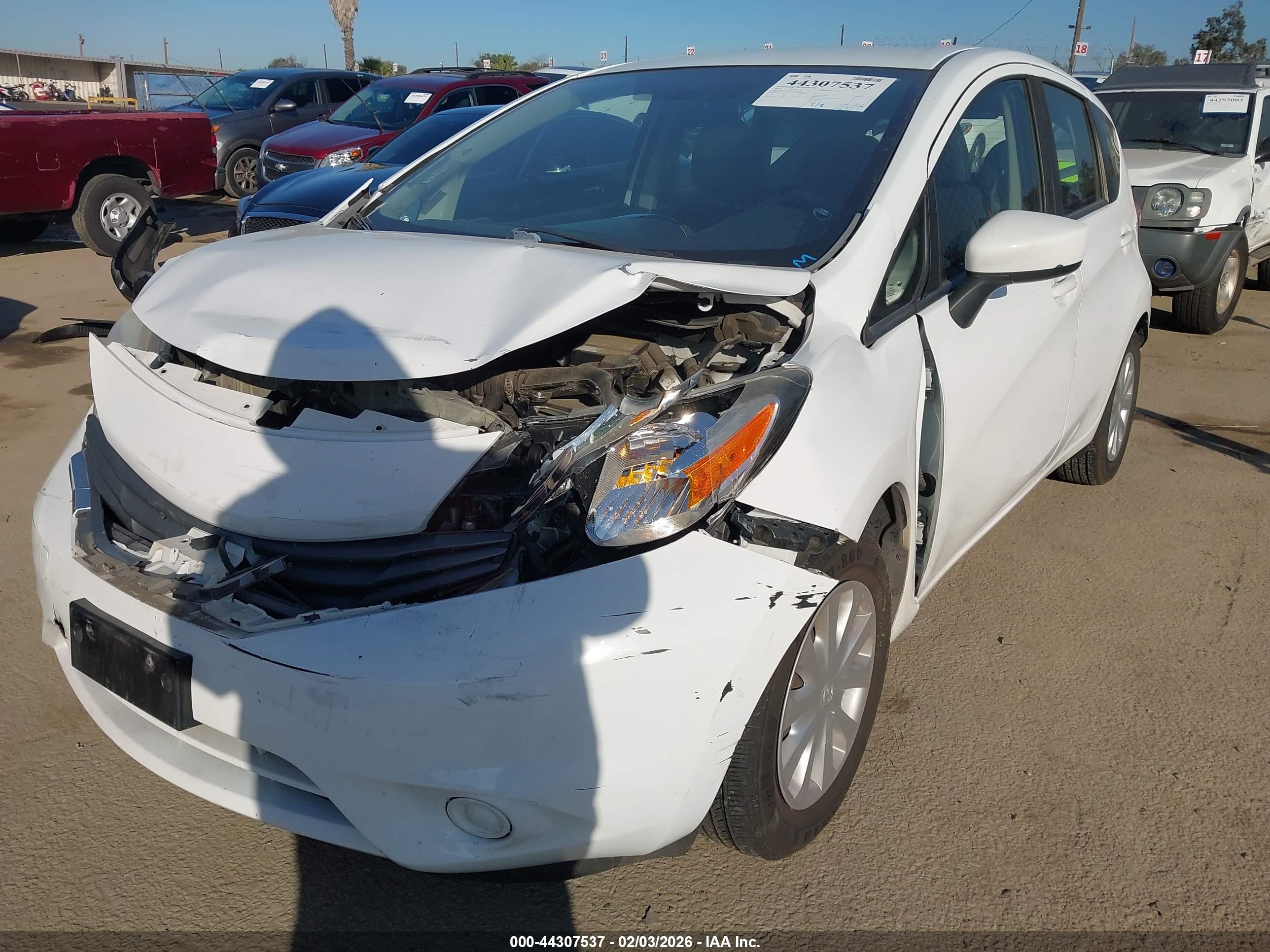 NISSAN VERSA image 6