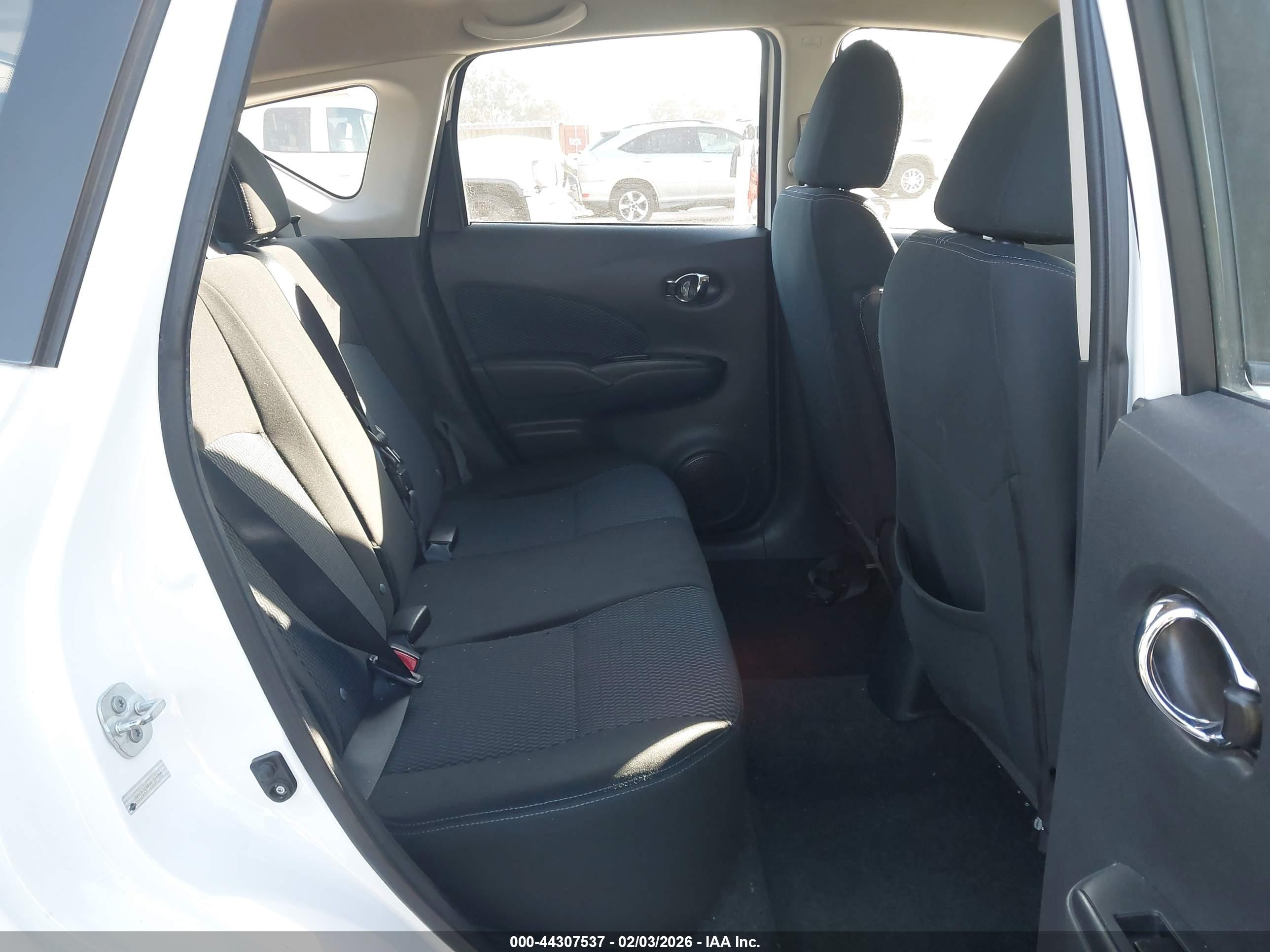 NISSAN VERSA image 8