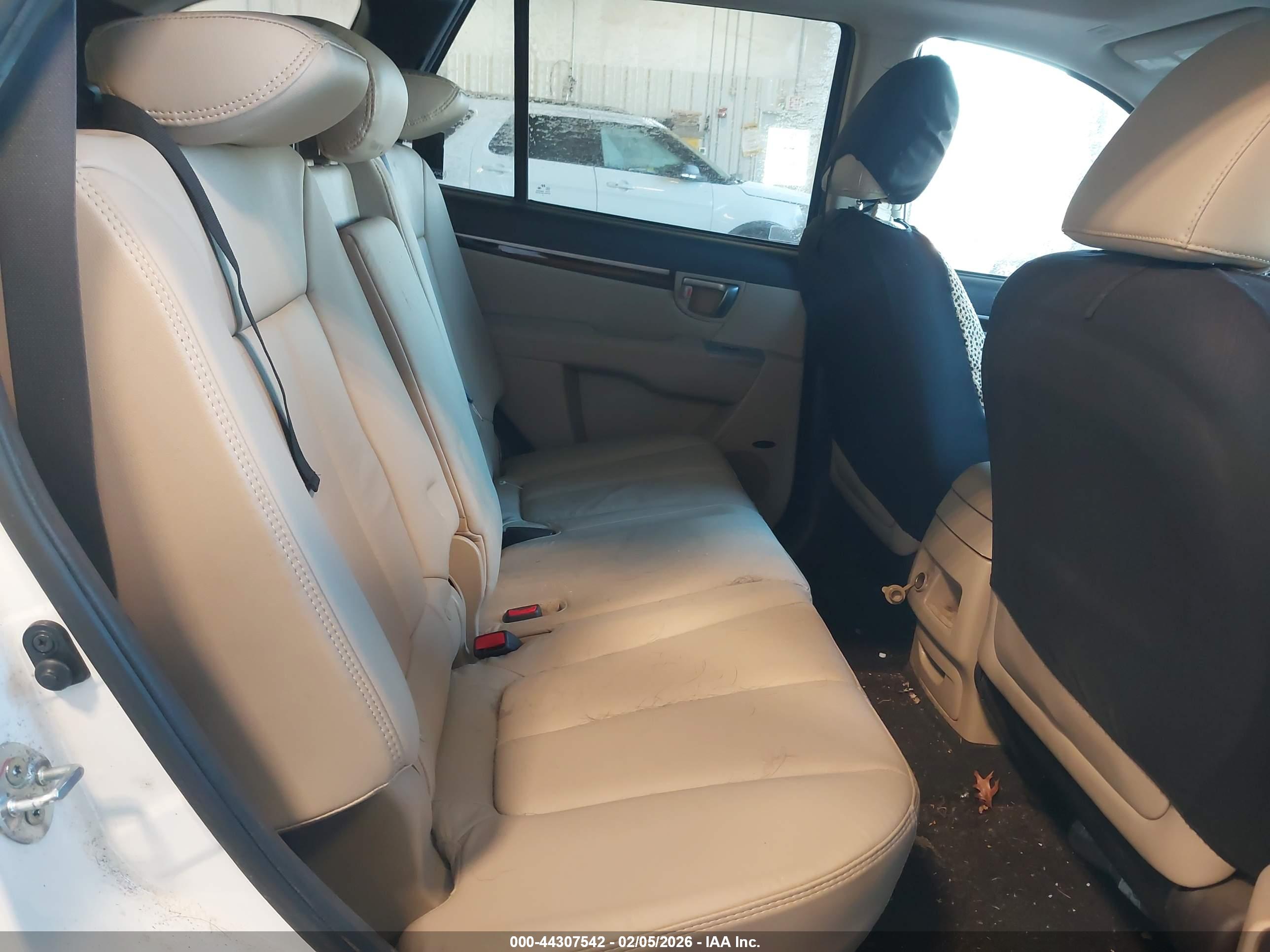 HYUNDAI SANTA image 8