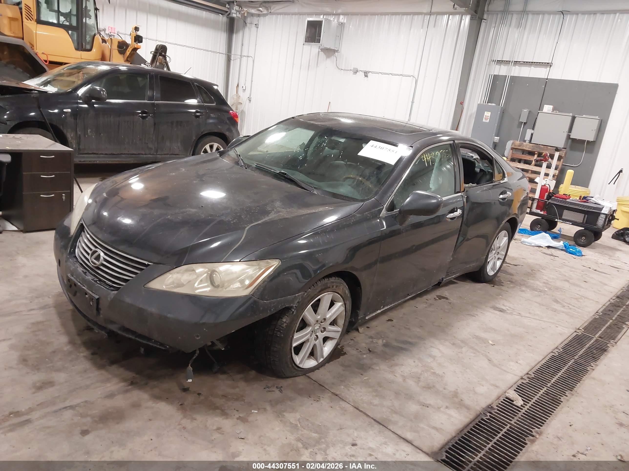 LEXUS ES image 2
