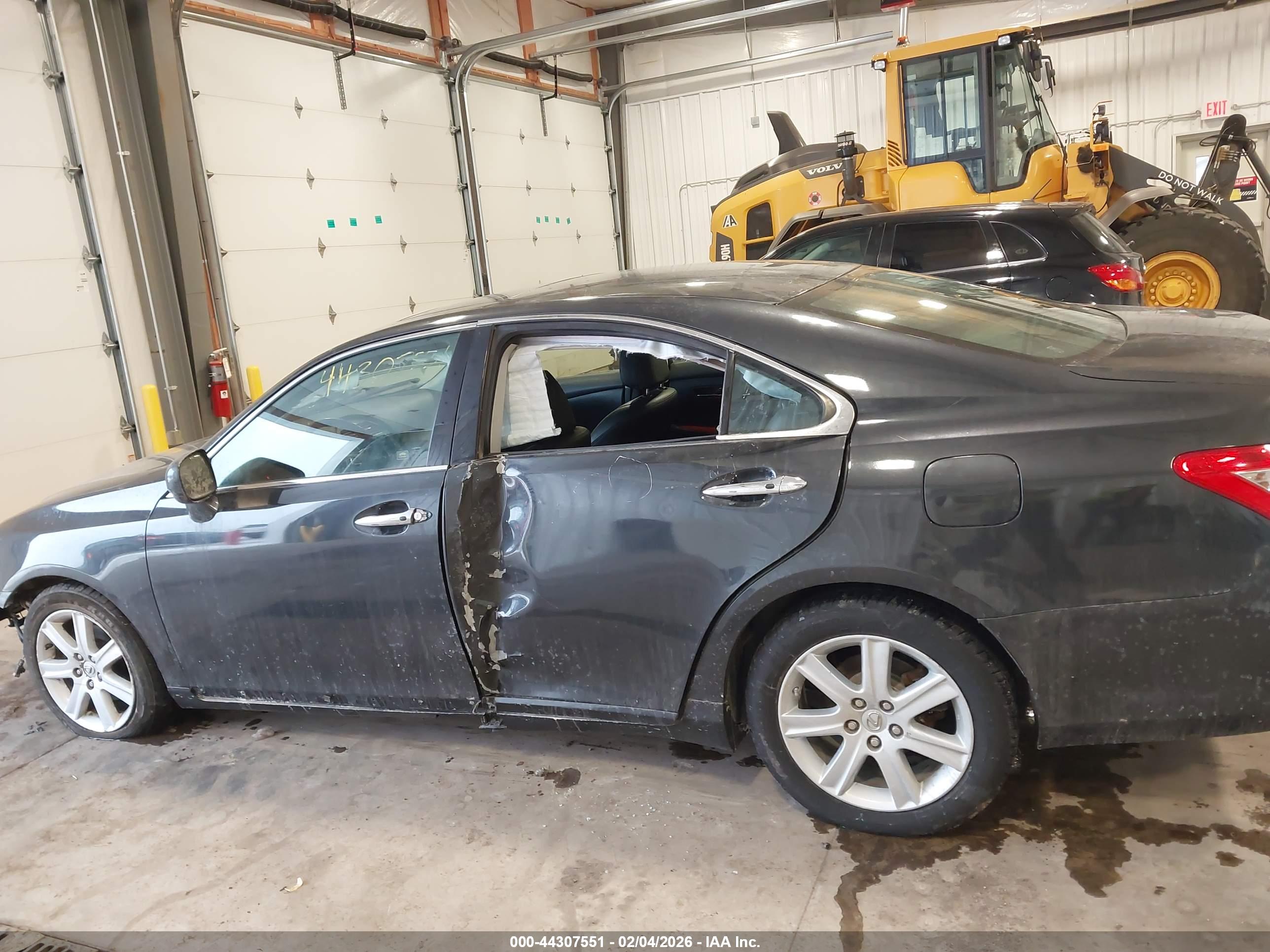 LEXUS ES image 6