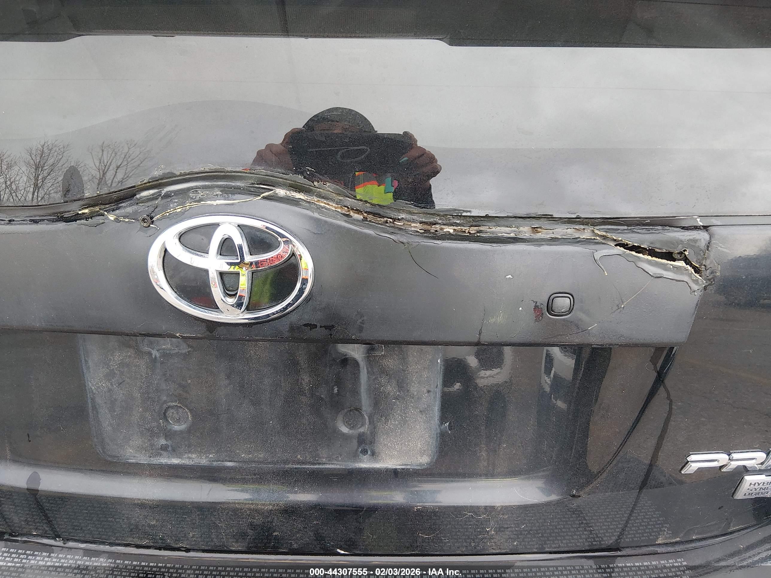 TOYOTA PRIUS image 6
