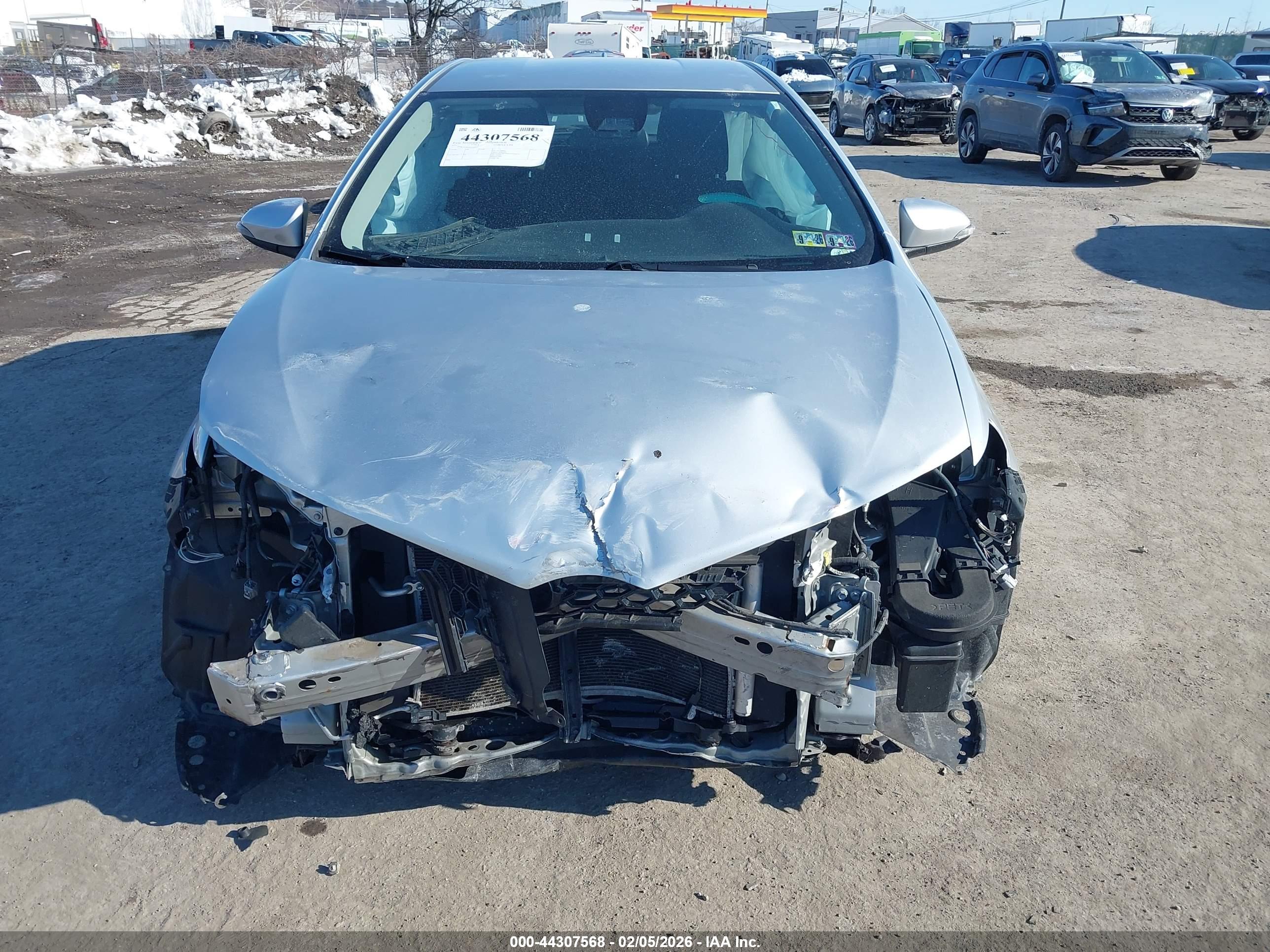 TOYOTA COROLLA image 6