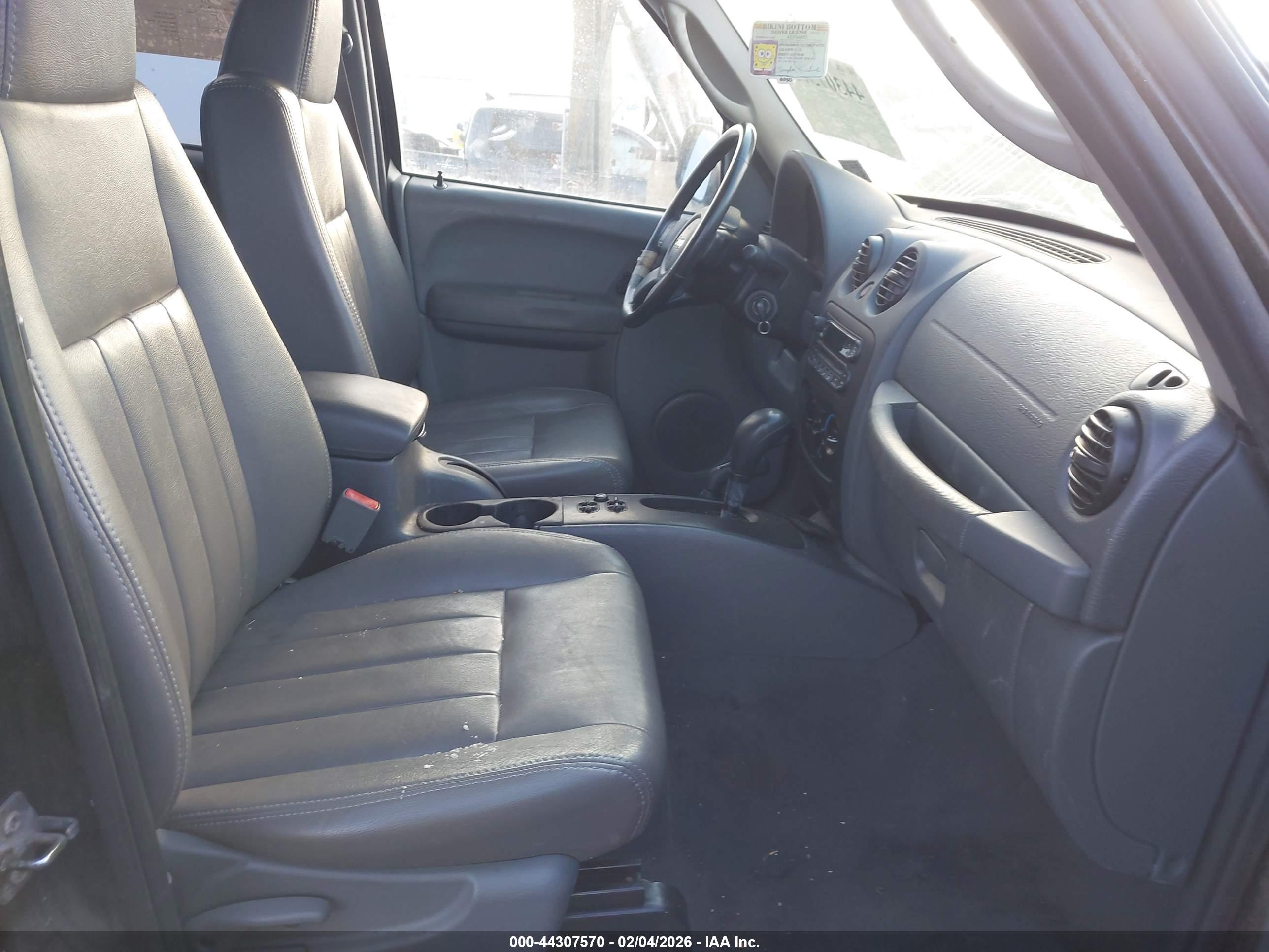 JEEP LIBERTY image 5