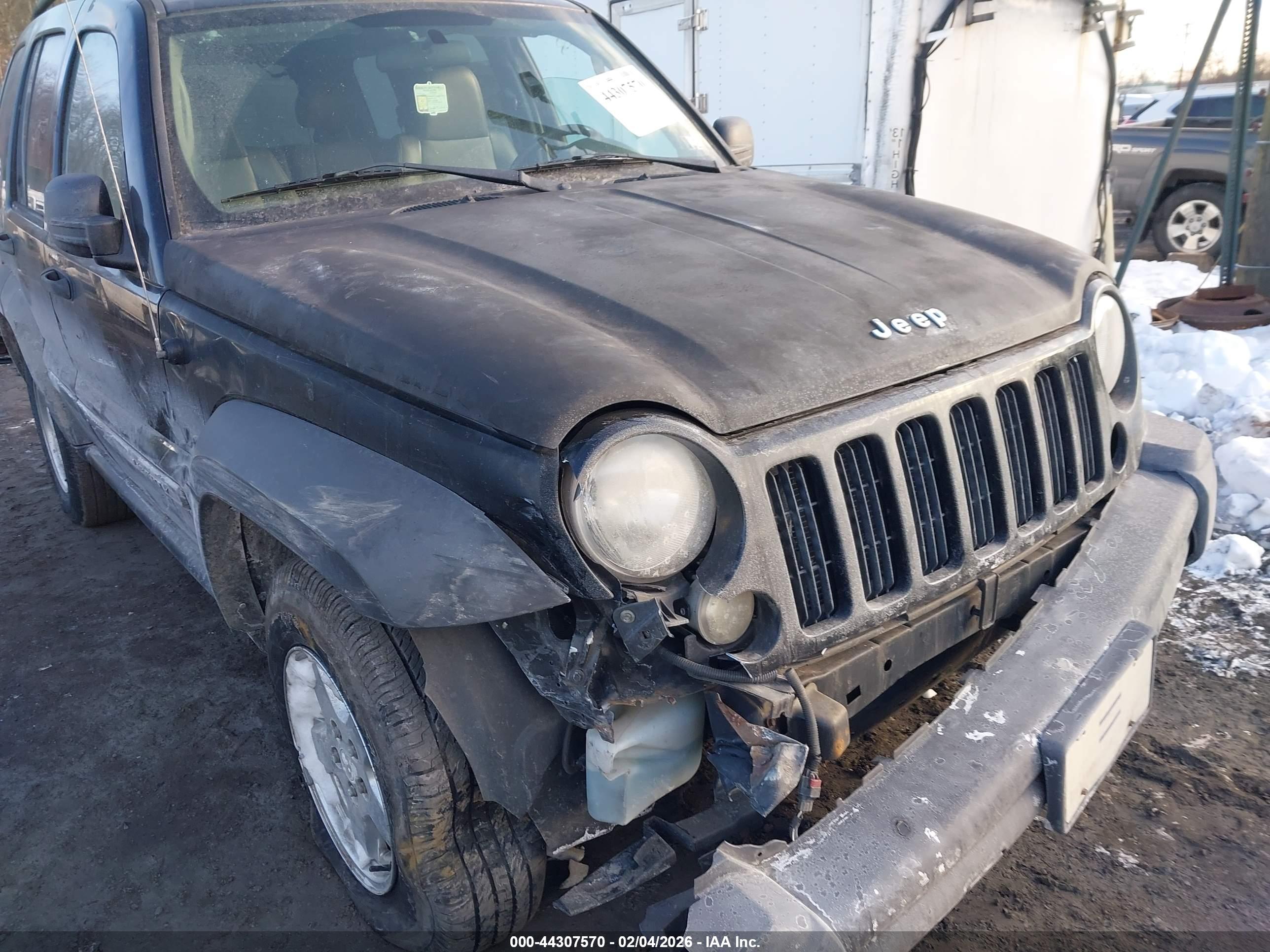 JEEP LIBERTY image 6