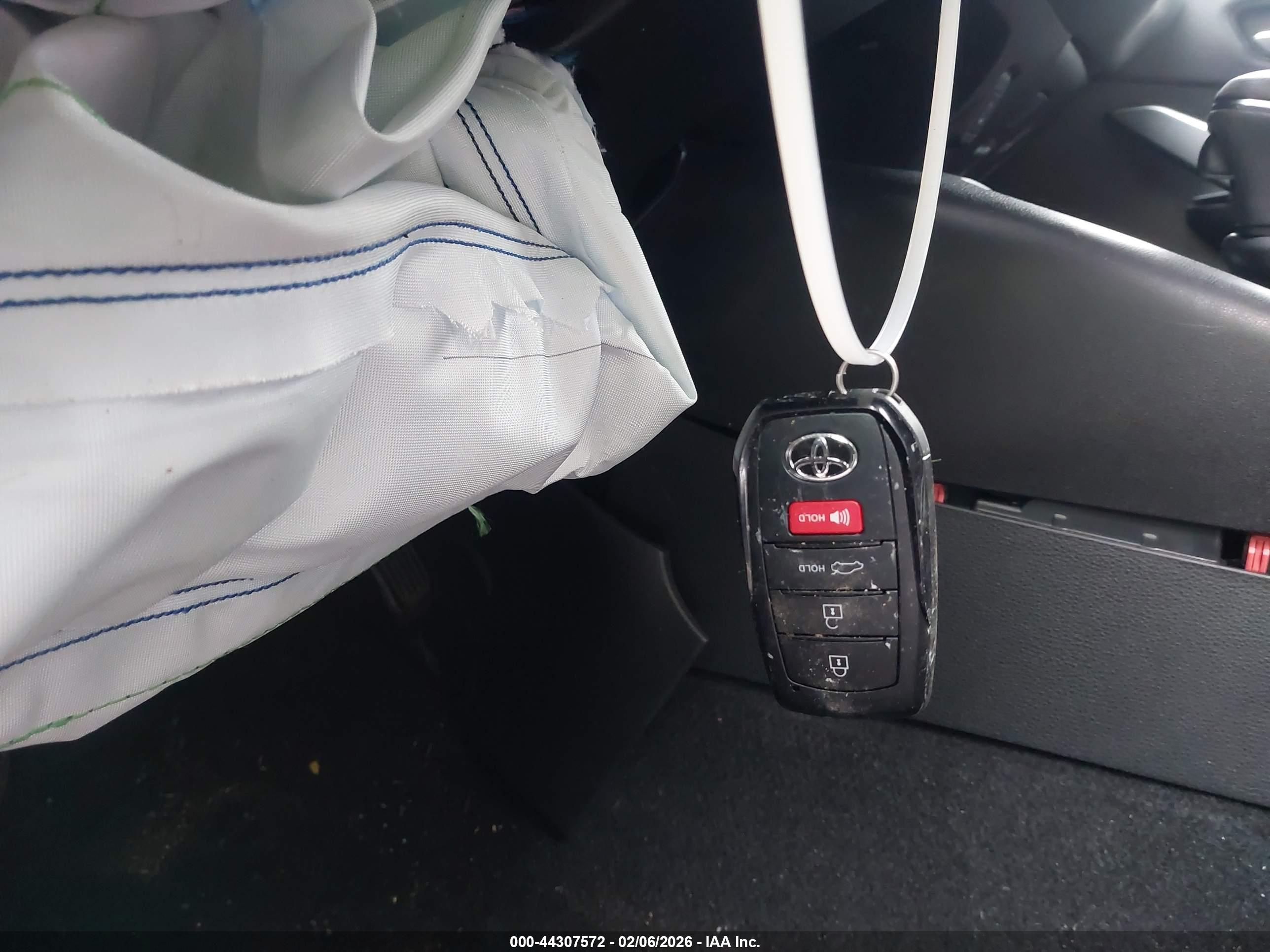 TOYOTA COROLLA image 11