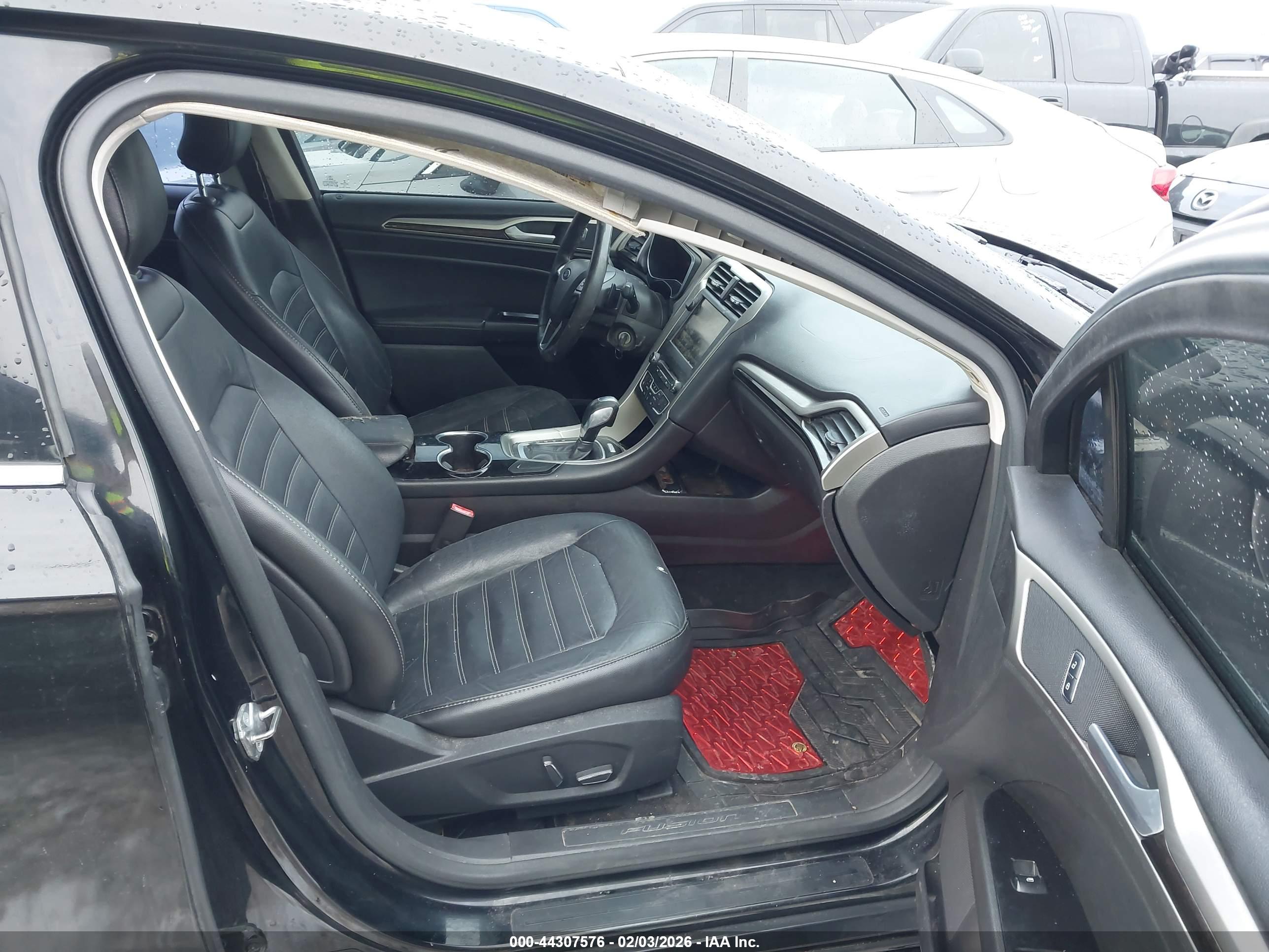 FORD FUSION image 5